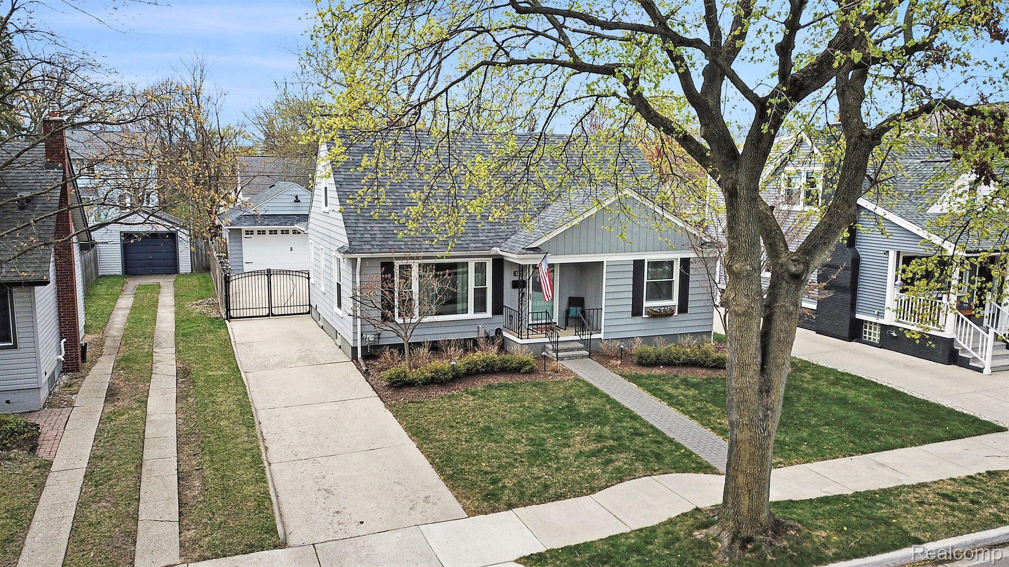 1211 N Maple Avenue