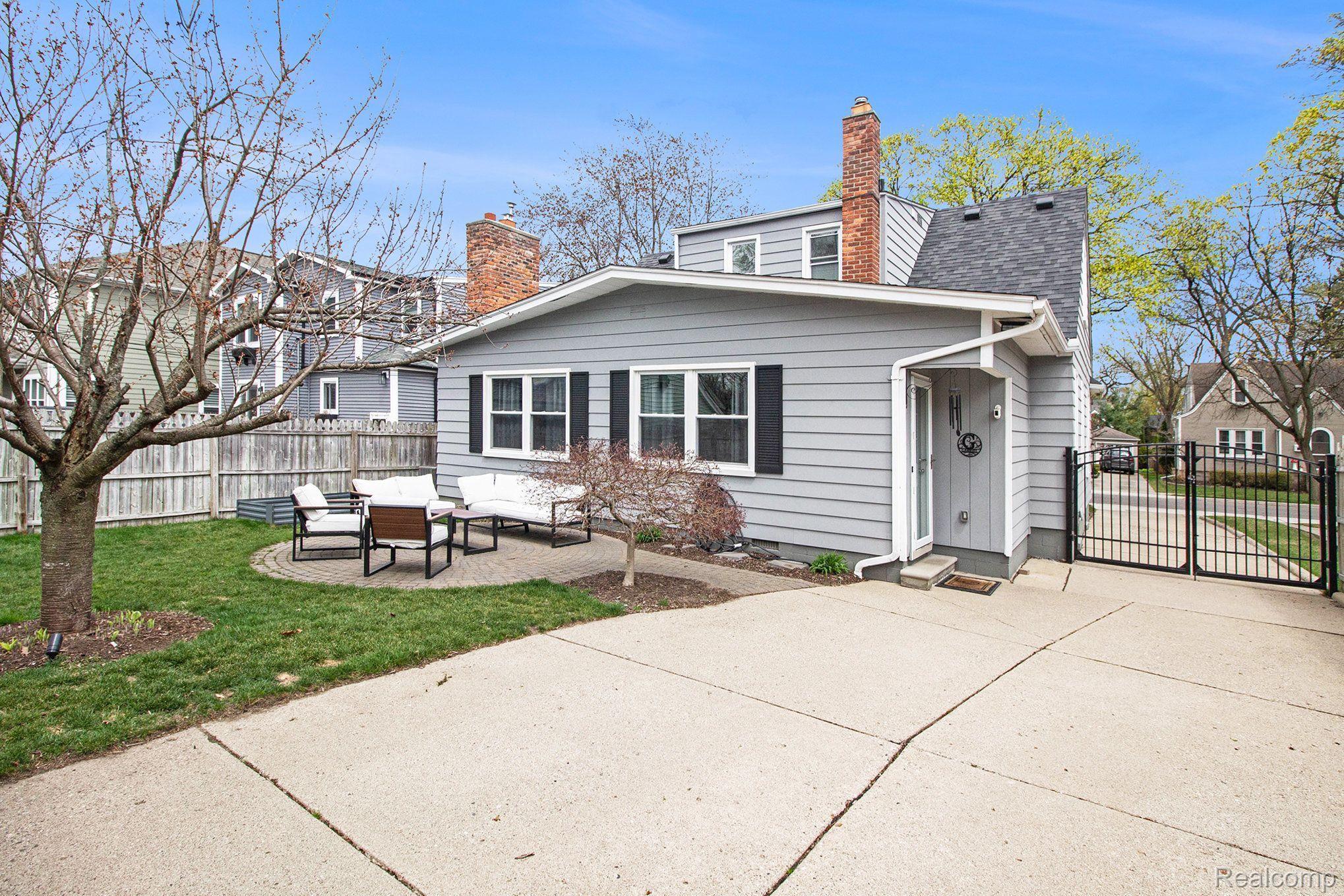 1211 N Maple Avenue