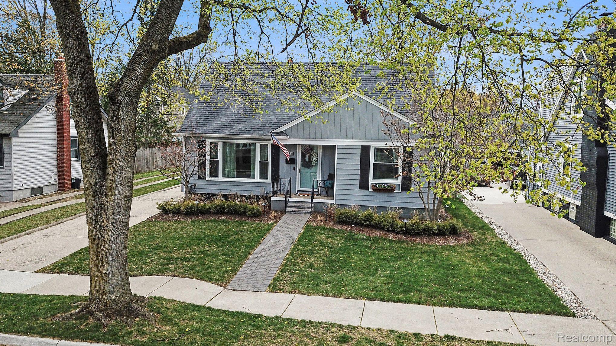 1211 N Maple Avenue