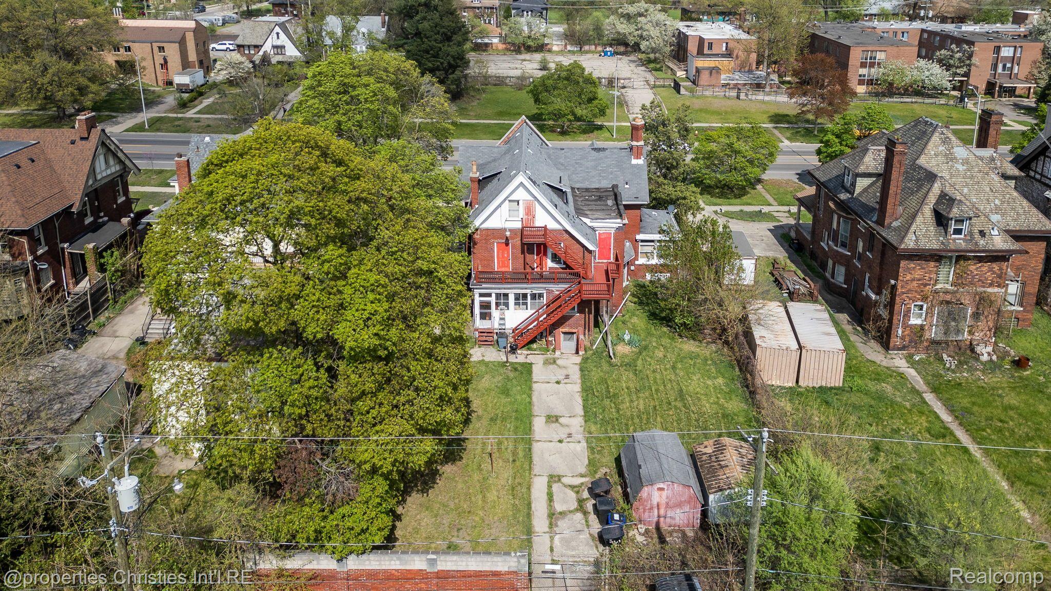 485 E GRAND Boulevard