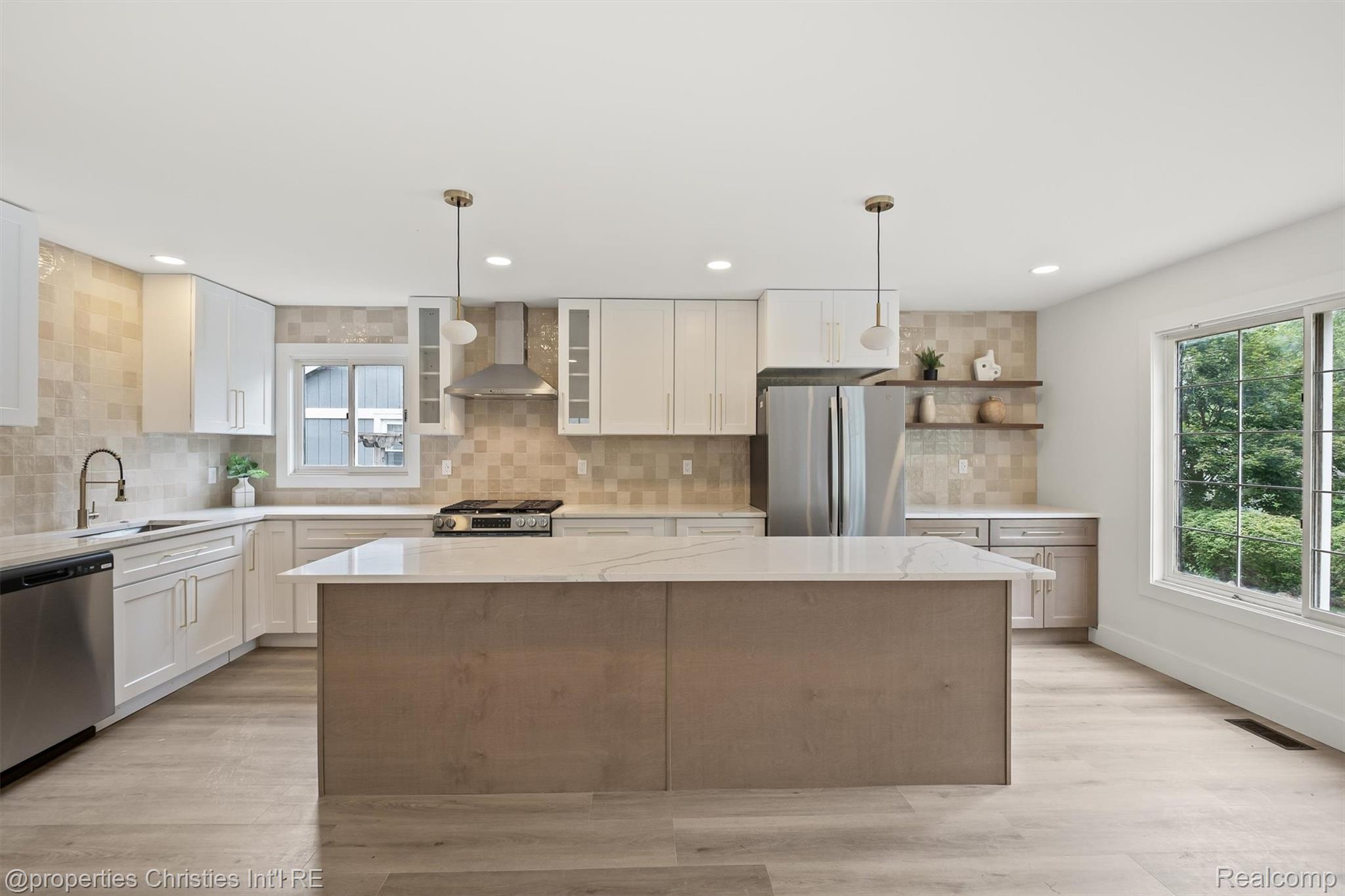 270 Arabelle Street