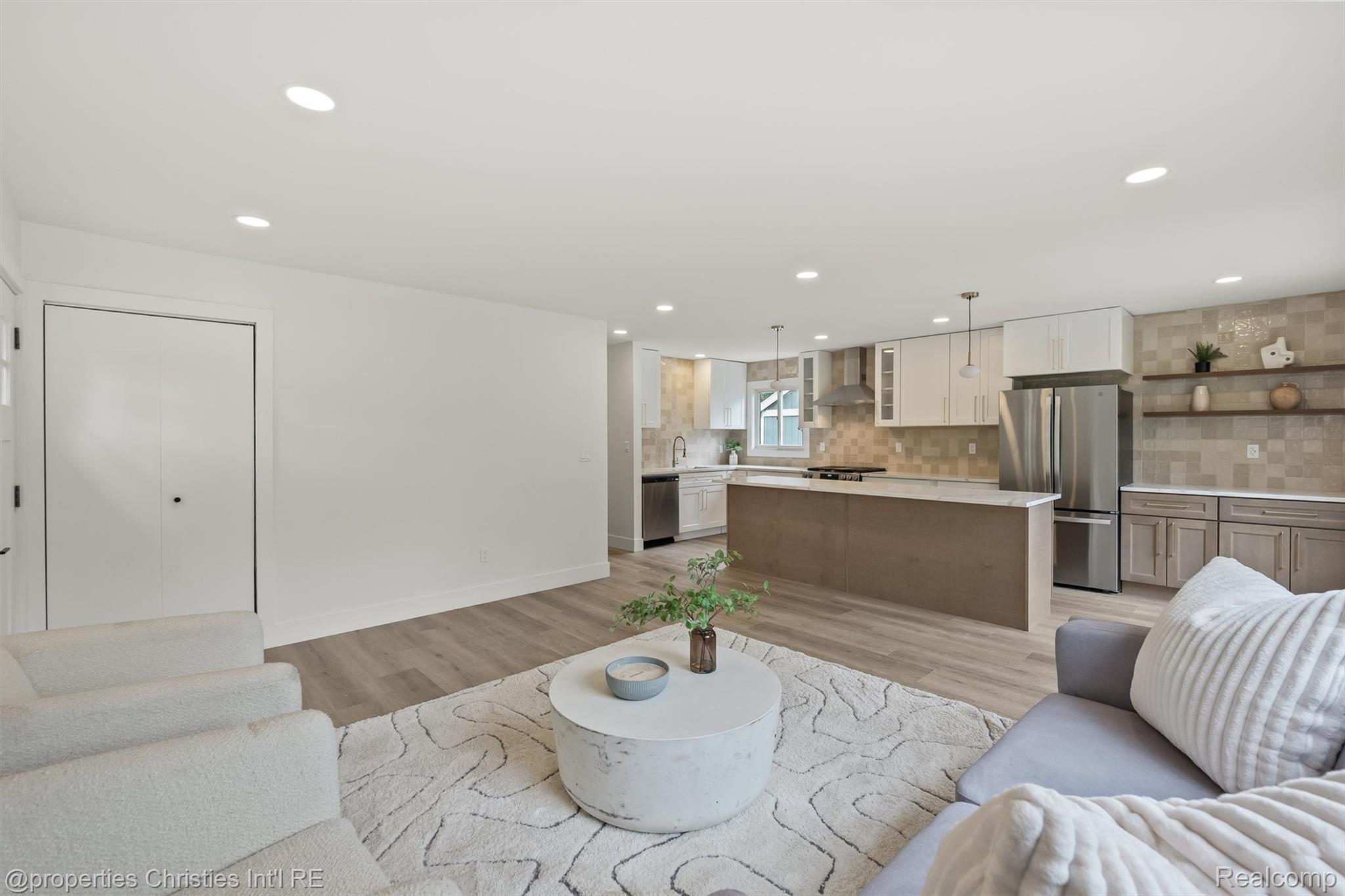 270 Arabelle Street