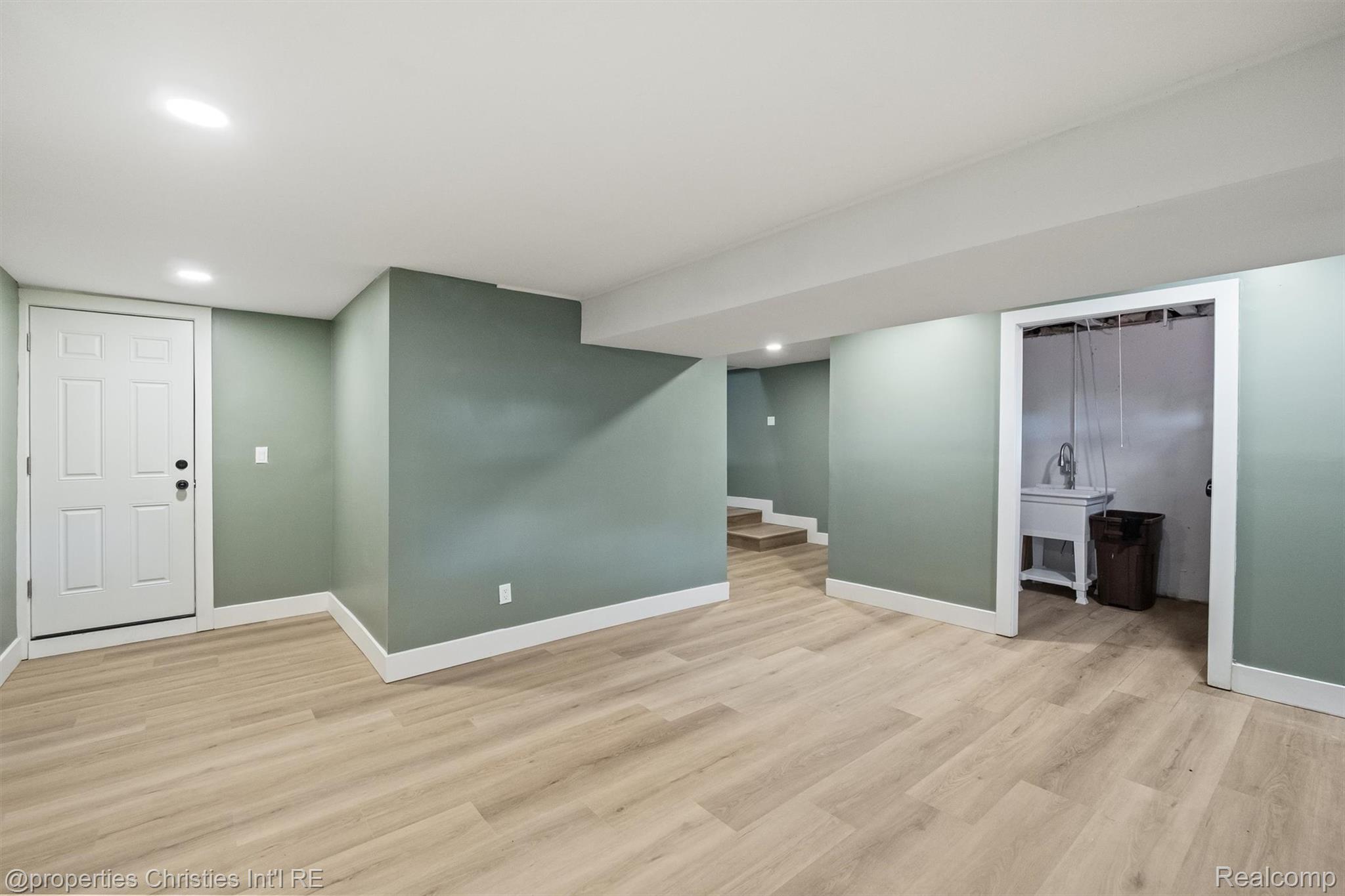 270 Arabelle Street