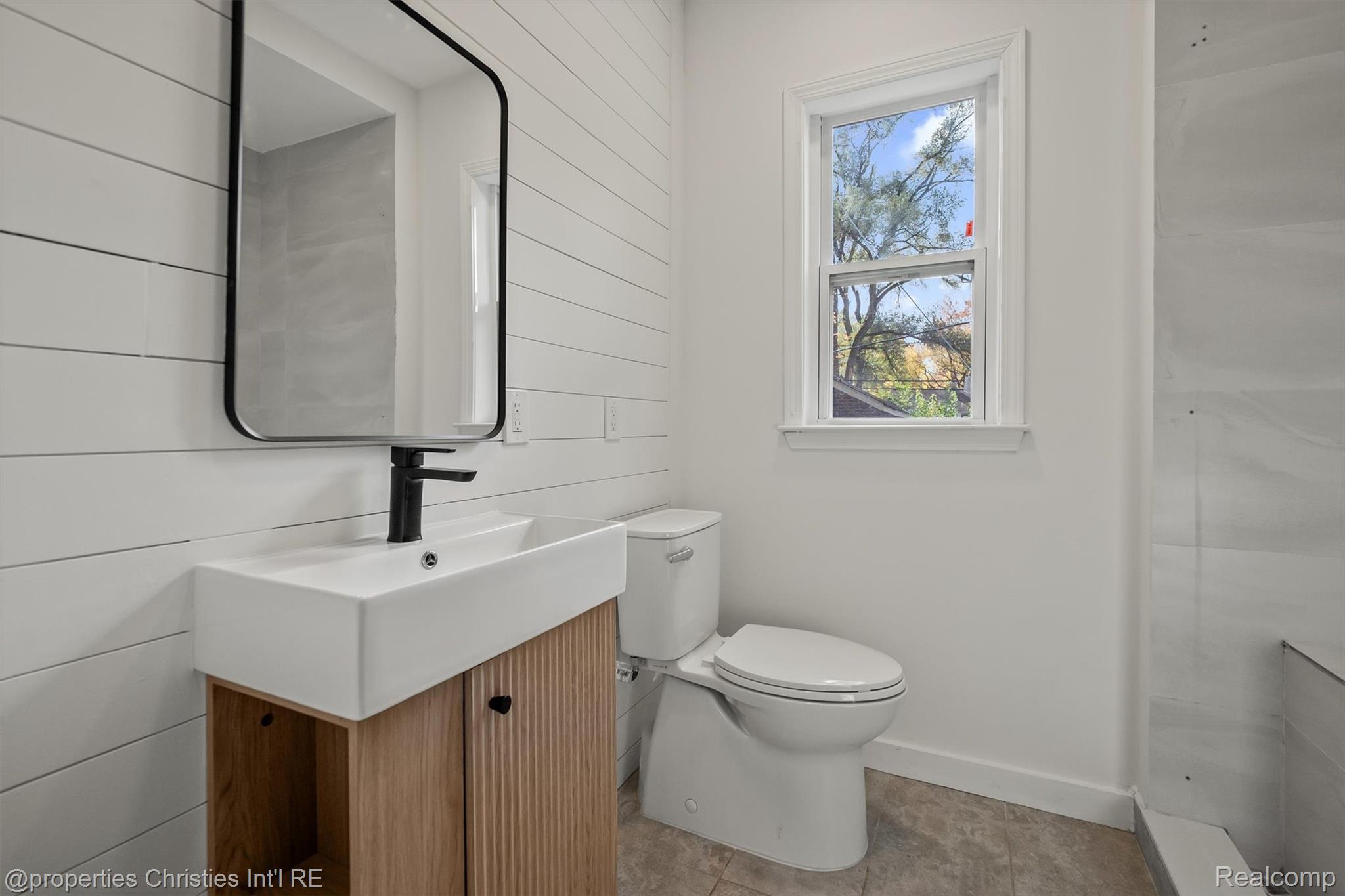 1312 E Granet Avenue