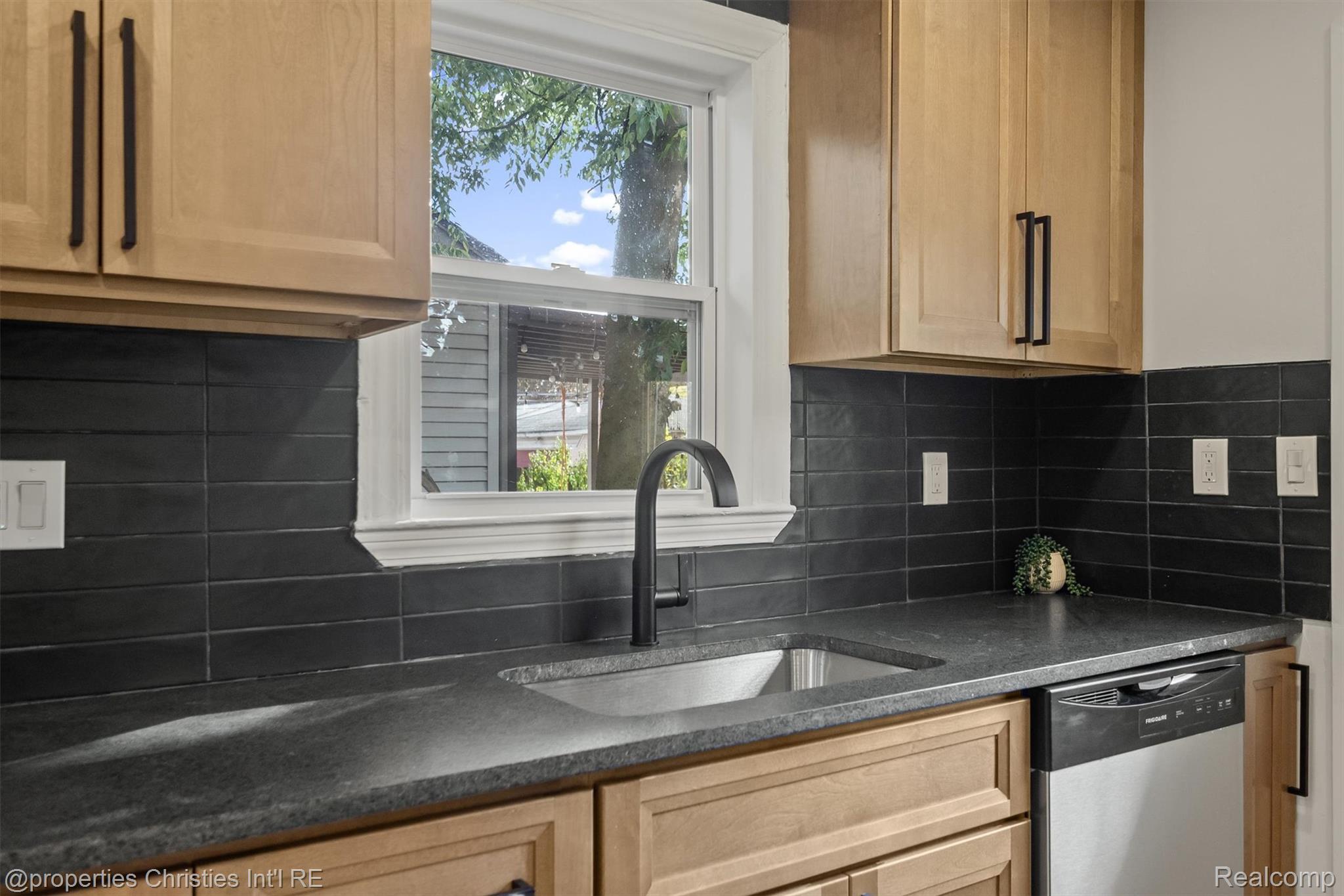 1312 E Granet Avenue