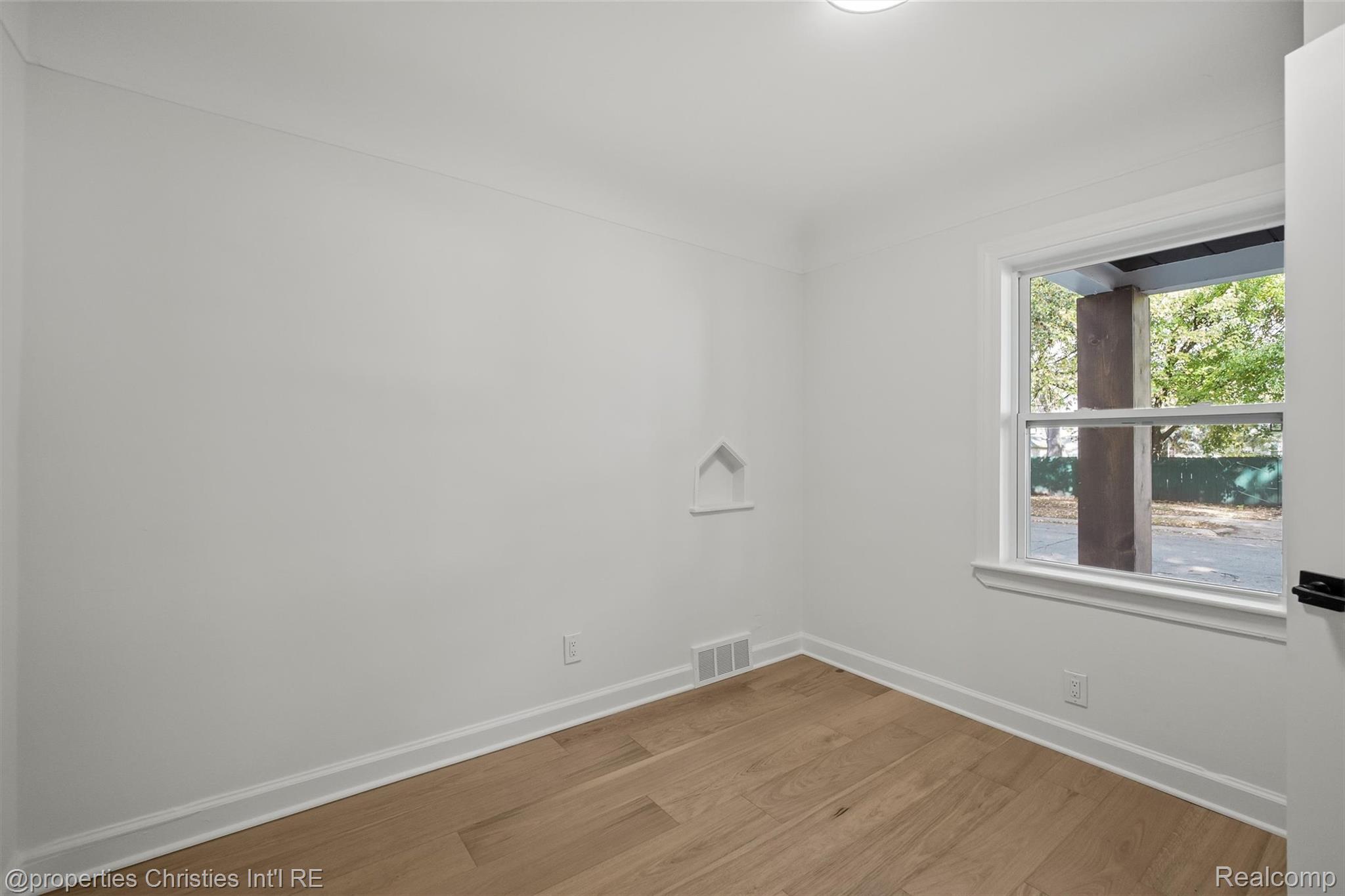 1312 E Granet Avenue