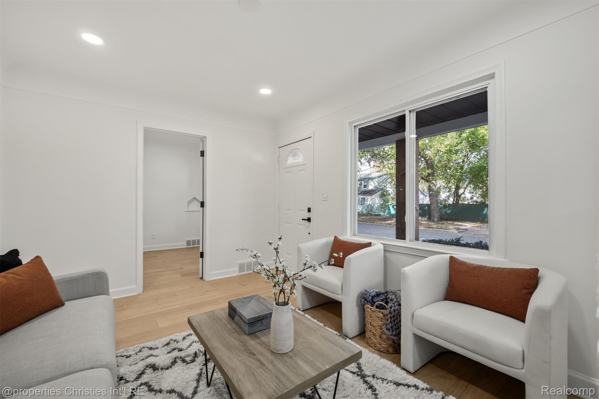 1312 E Granet Avenue