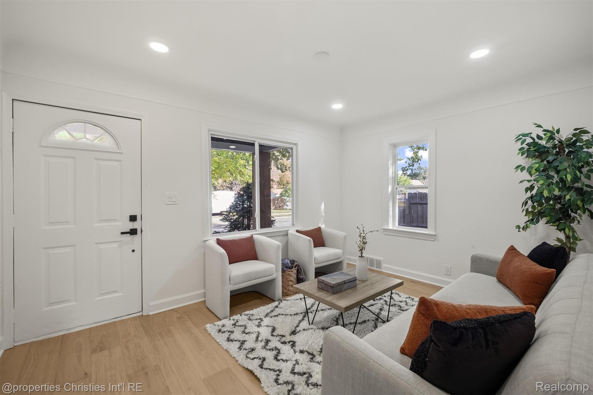 1312 E Granet Avenue