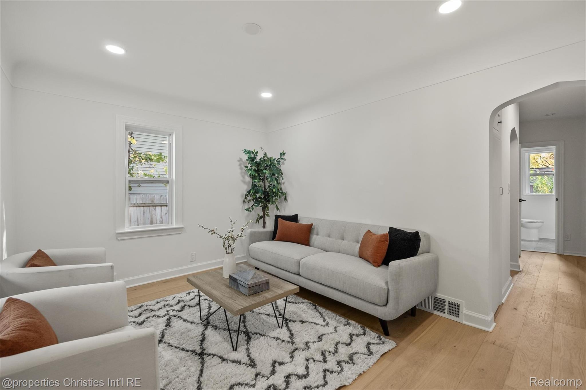 1312 E Granet Avenue