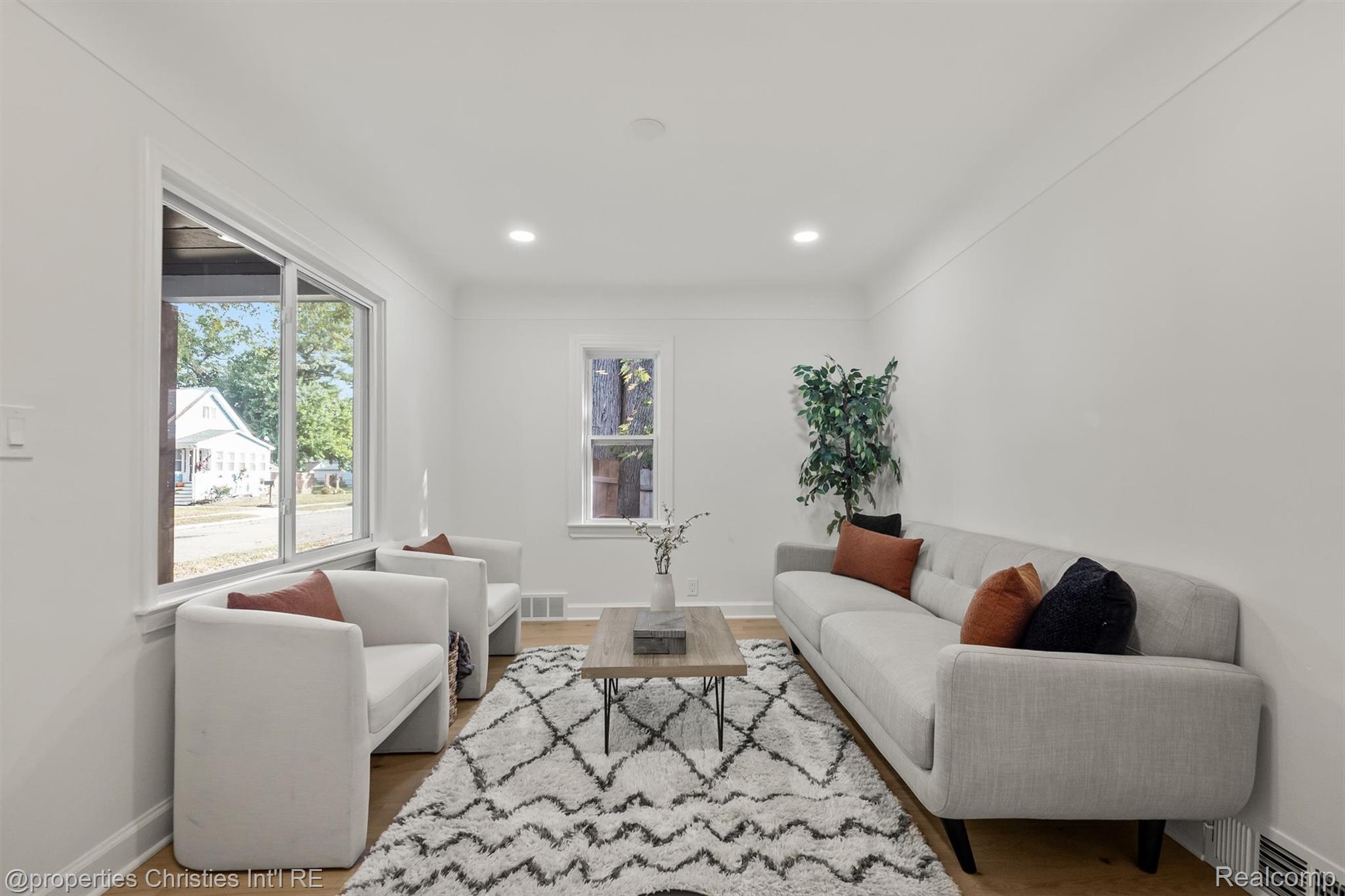 1312 E Granet Avenue