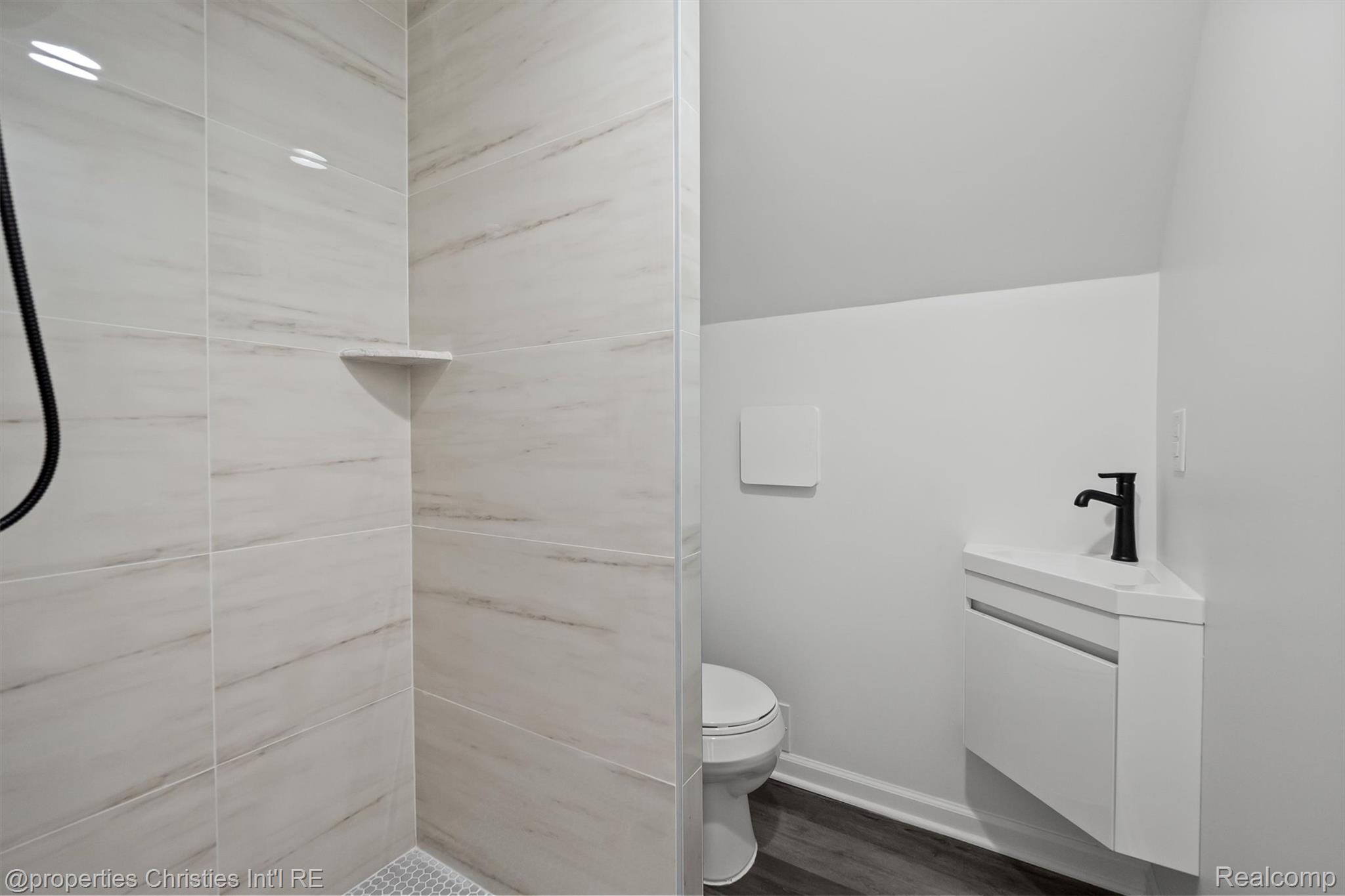 2528 N Connecticut Avenue