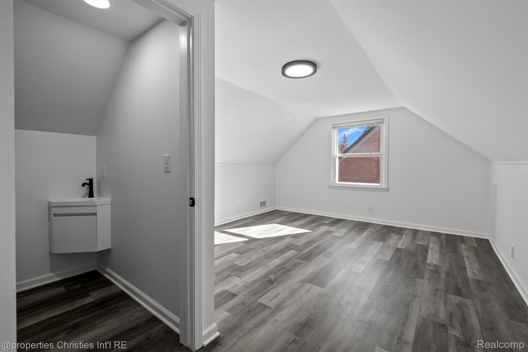 2528 N Connecticut Avenue