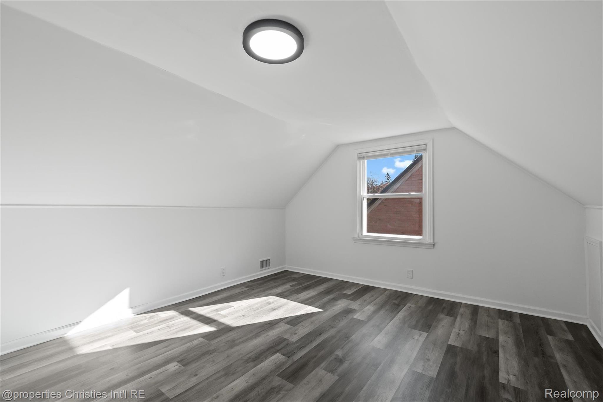 2528 N Connecticut Avenue