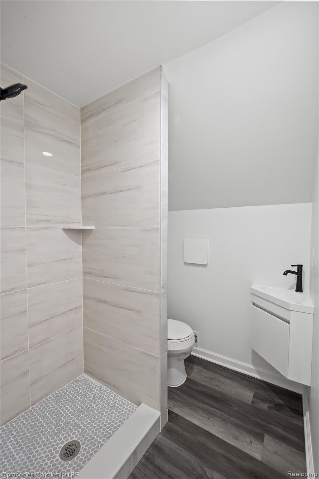 2528 N Connecticut Avenue