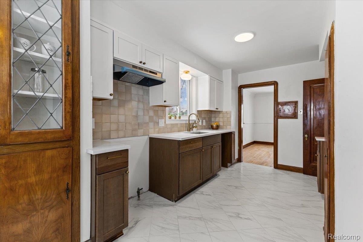 12125 E Outer Drive