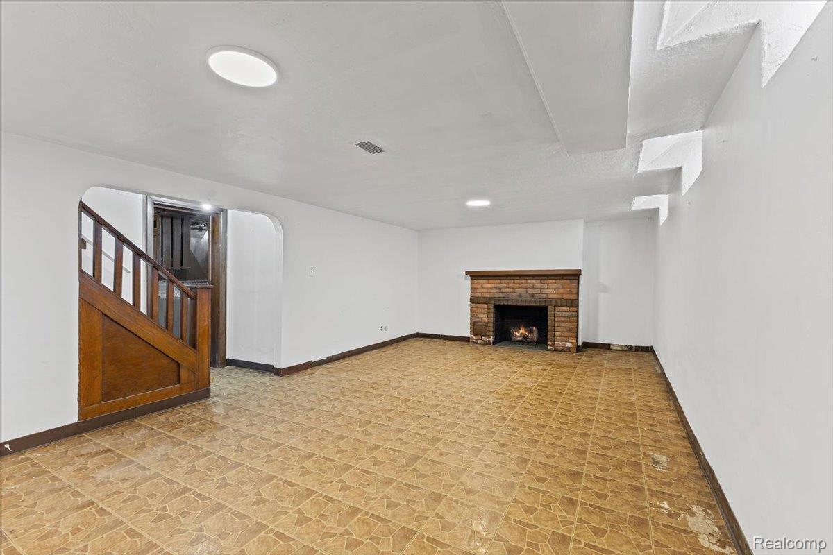 12125 E Outer Drive