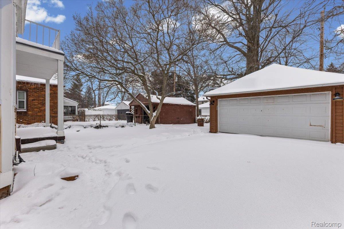 12125 E Outer Drive
