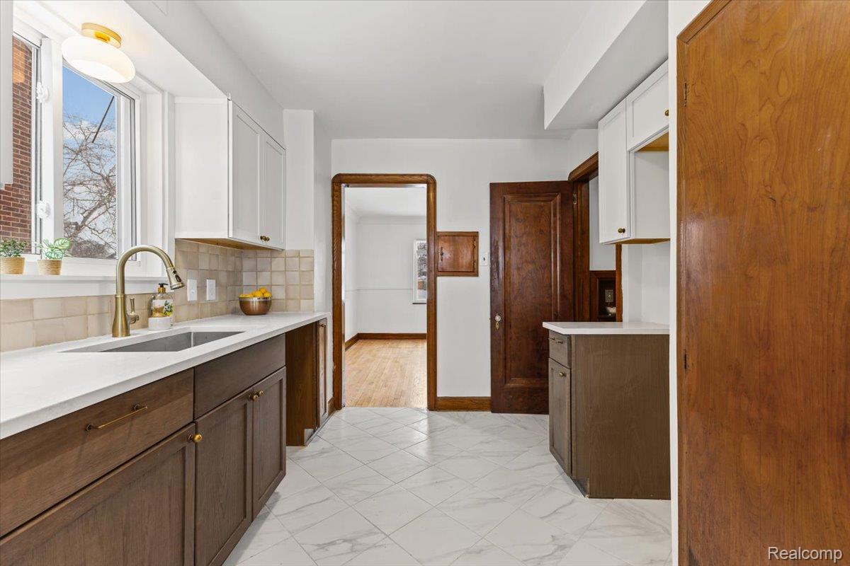 12125 E Outer Drive