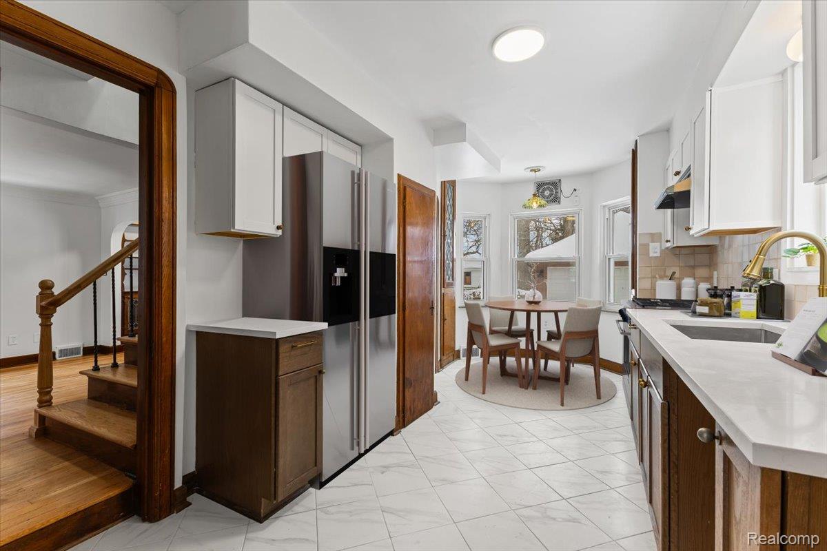 12125 E Outer Drive