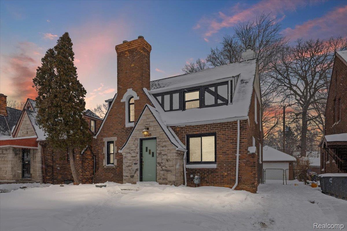 12125 E Outer Drive