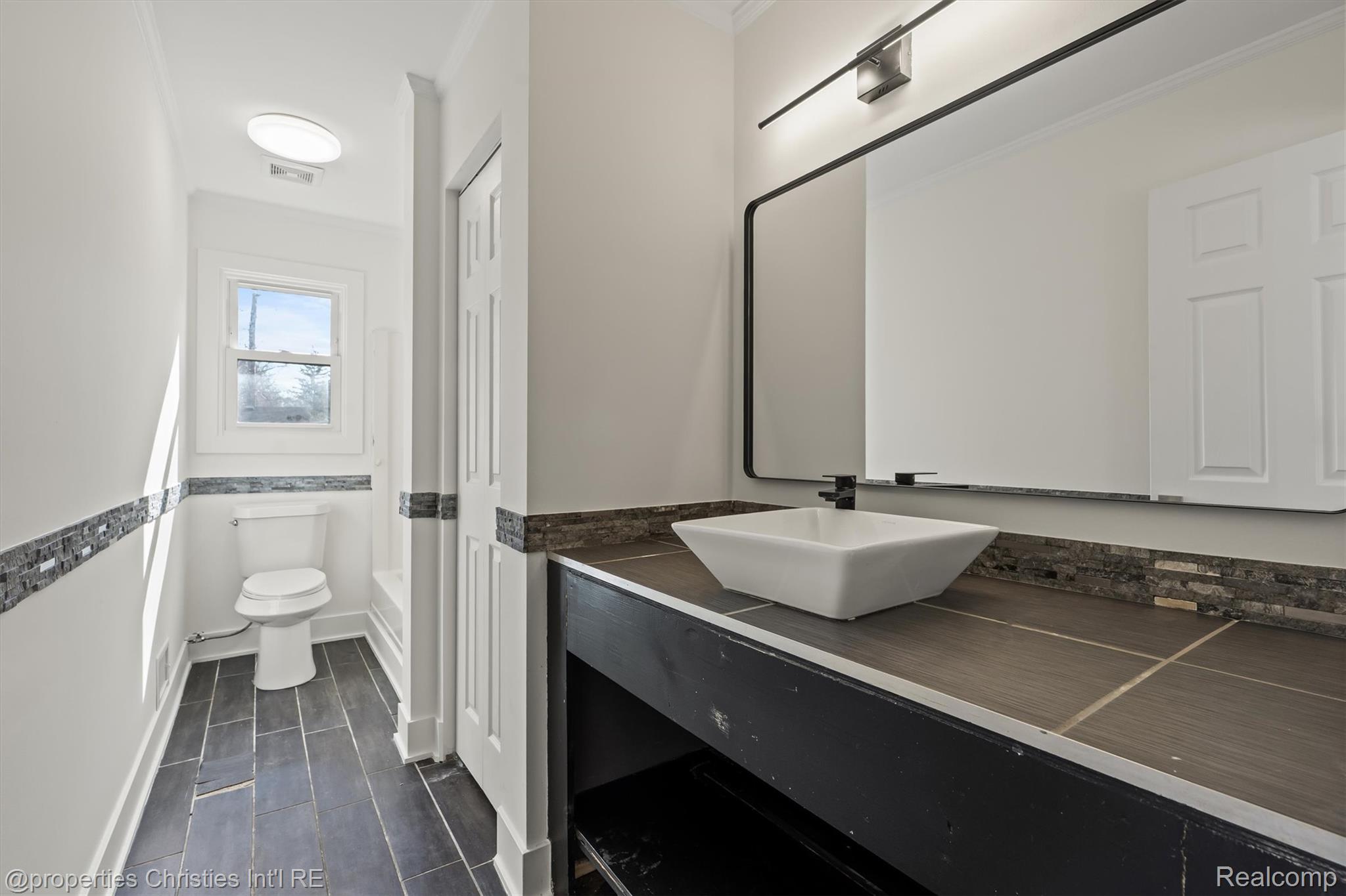 38590 Superior Street