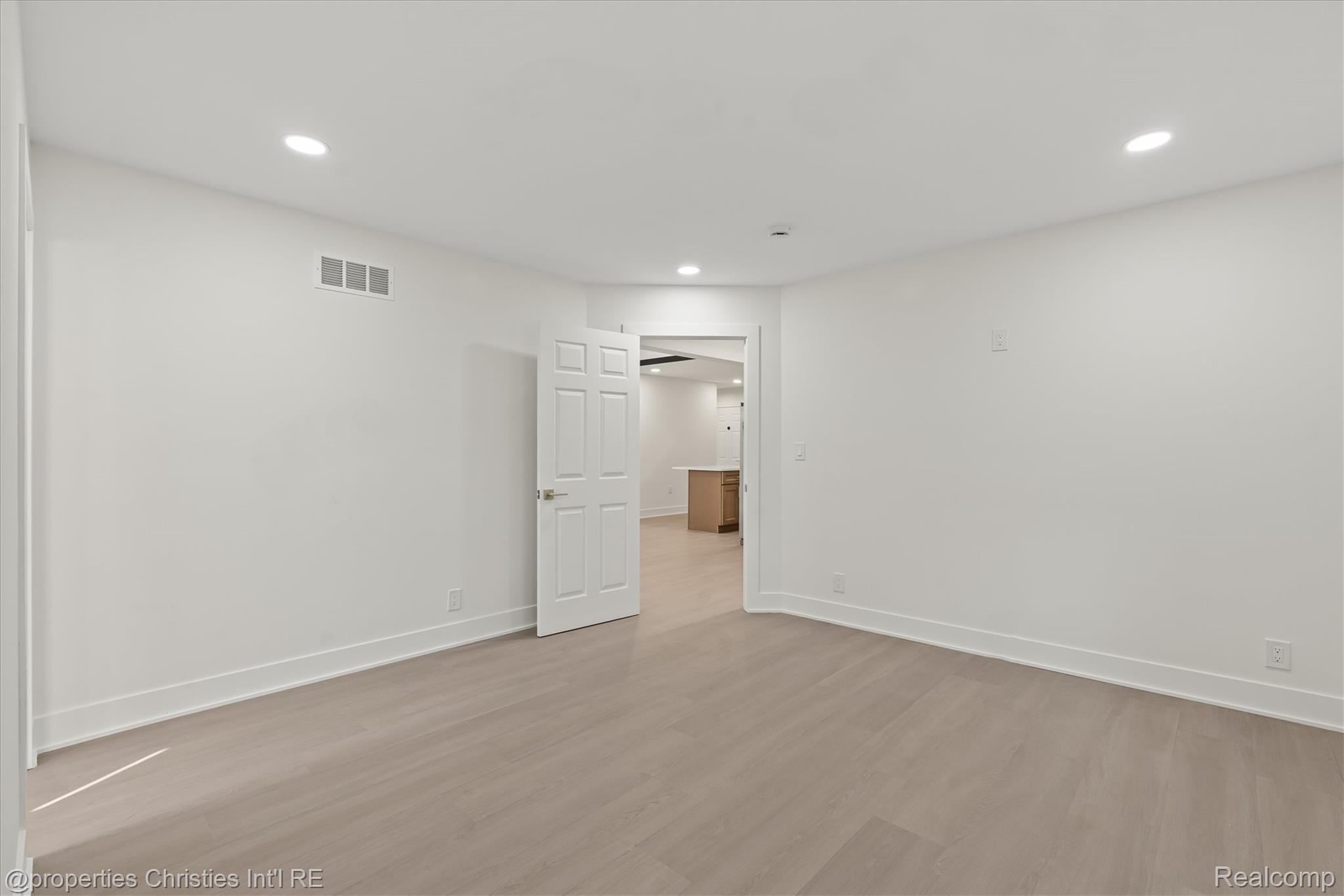 38590 Superior Street