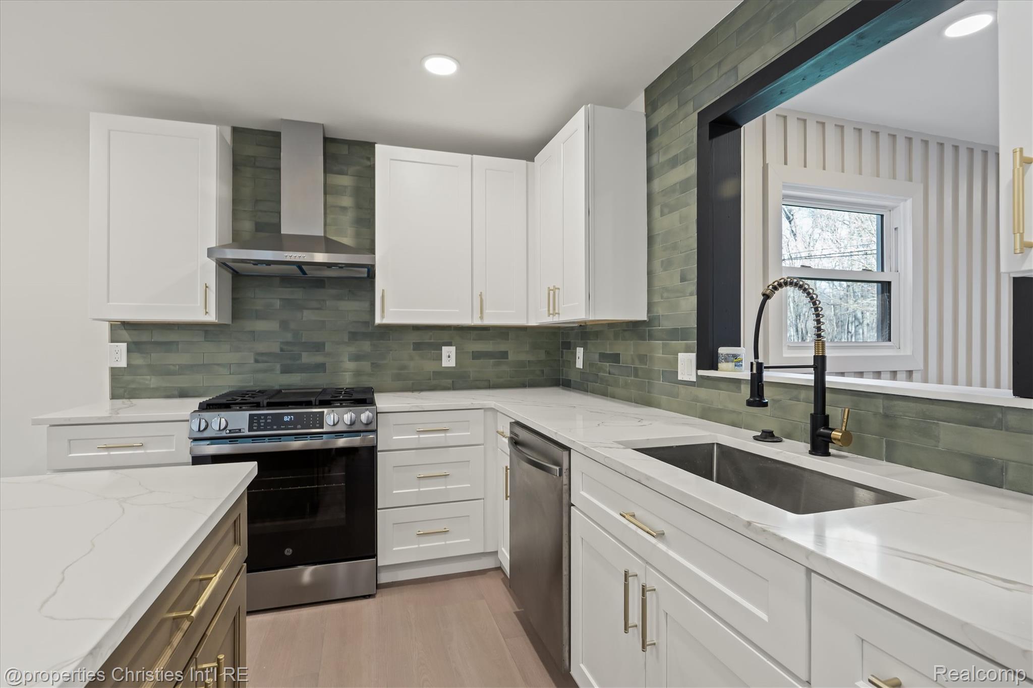 38590 Superior Street