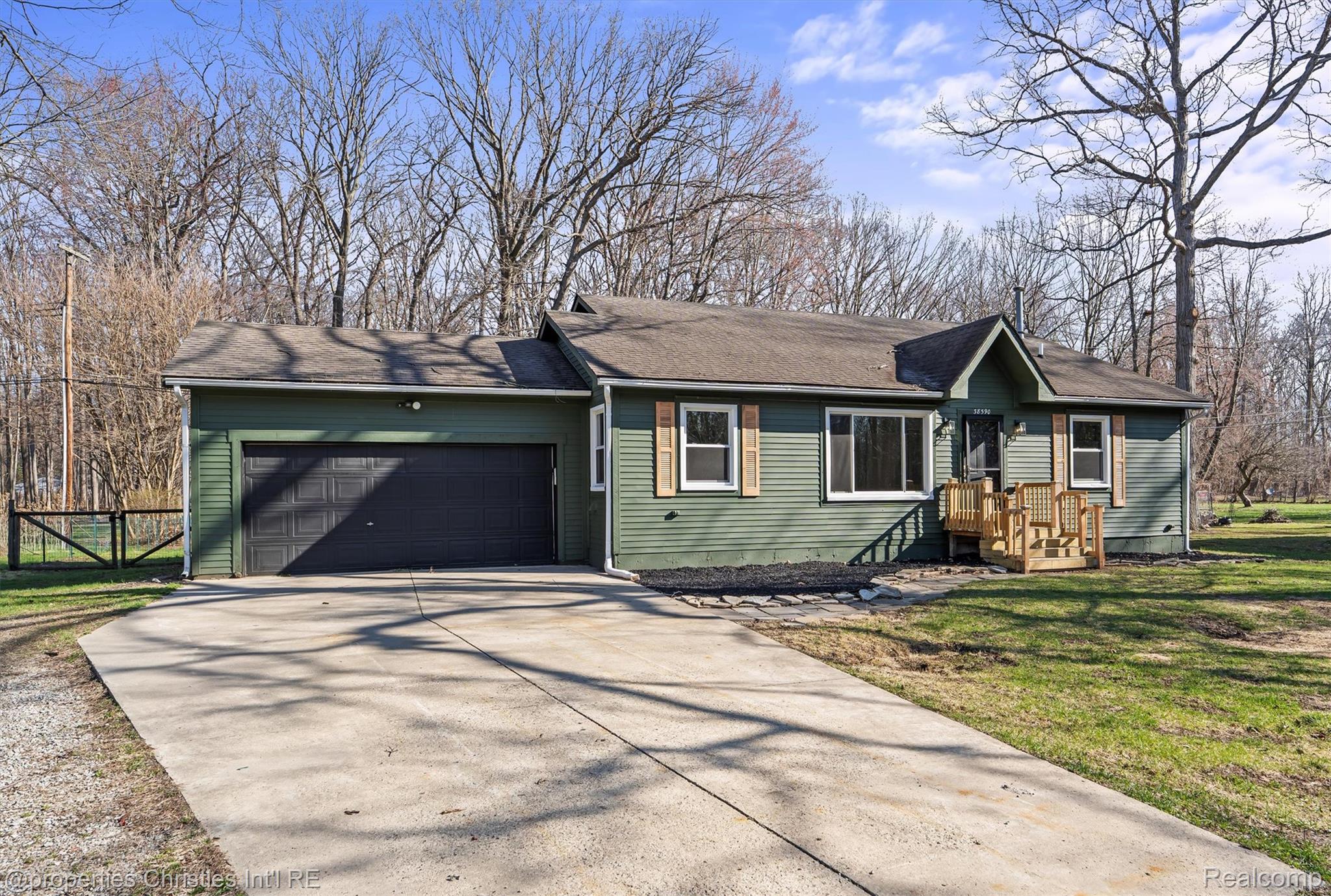 38590 Superior Street