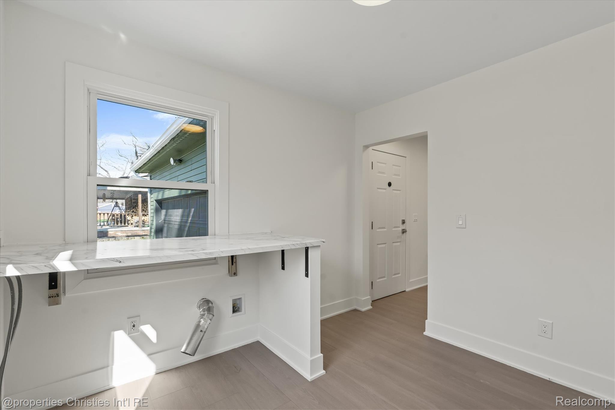 38590 Superior Street