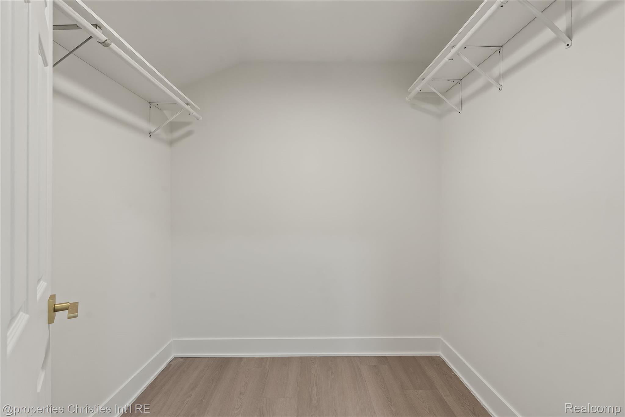 38590 Superior Street