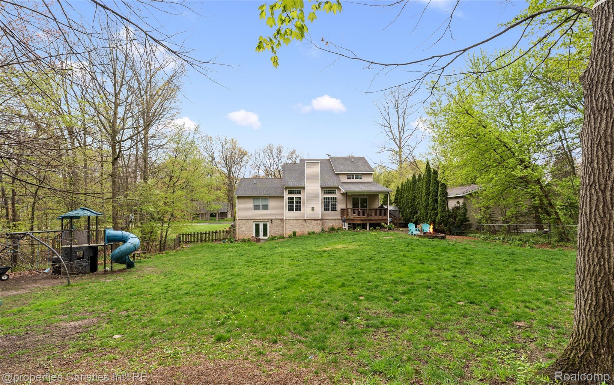 5720 Deerwood