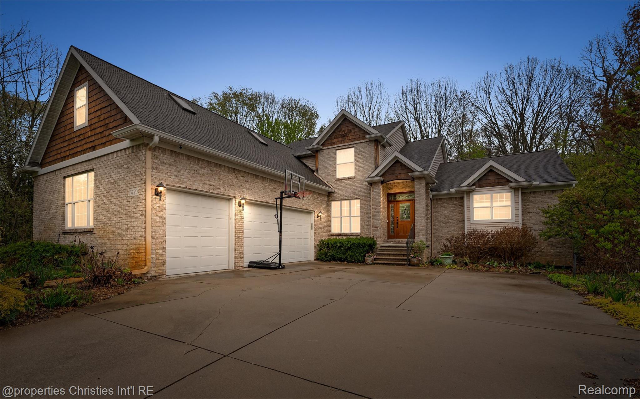 5720 Deerwood
