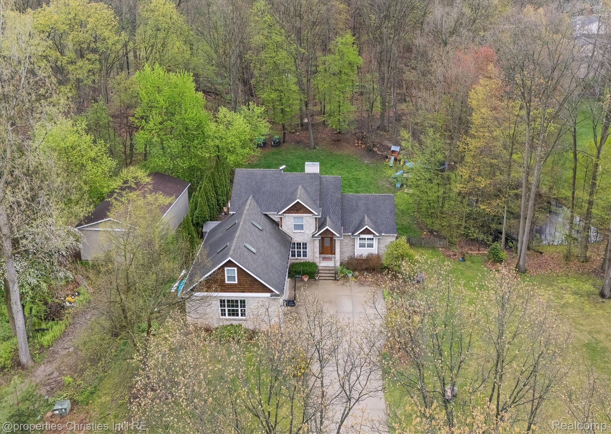 5720 Deerwood