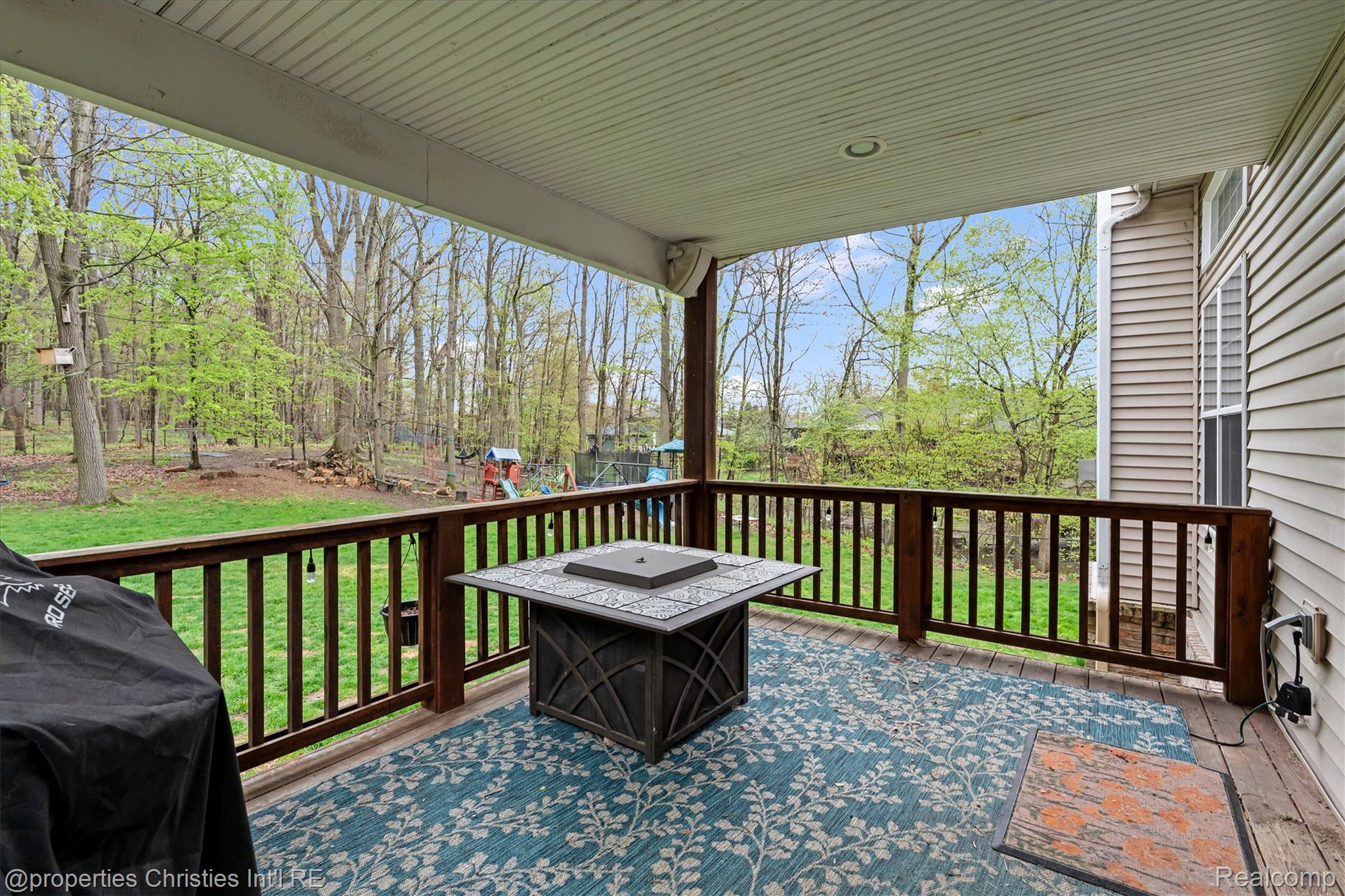 5720 Deerwood