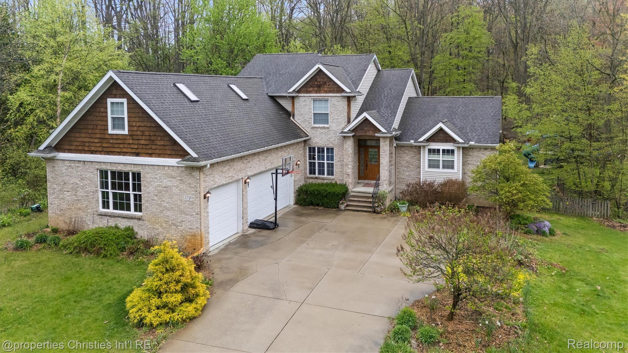 5720 Deerwood