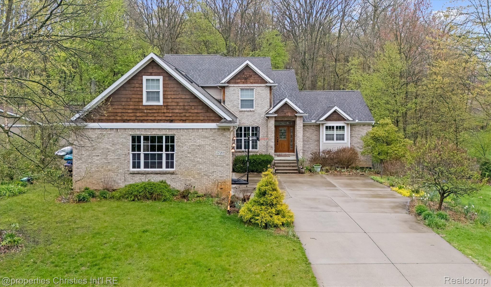 5720 Deerwood