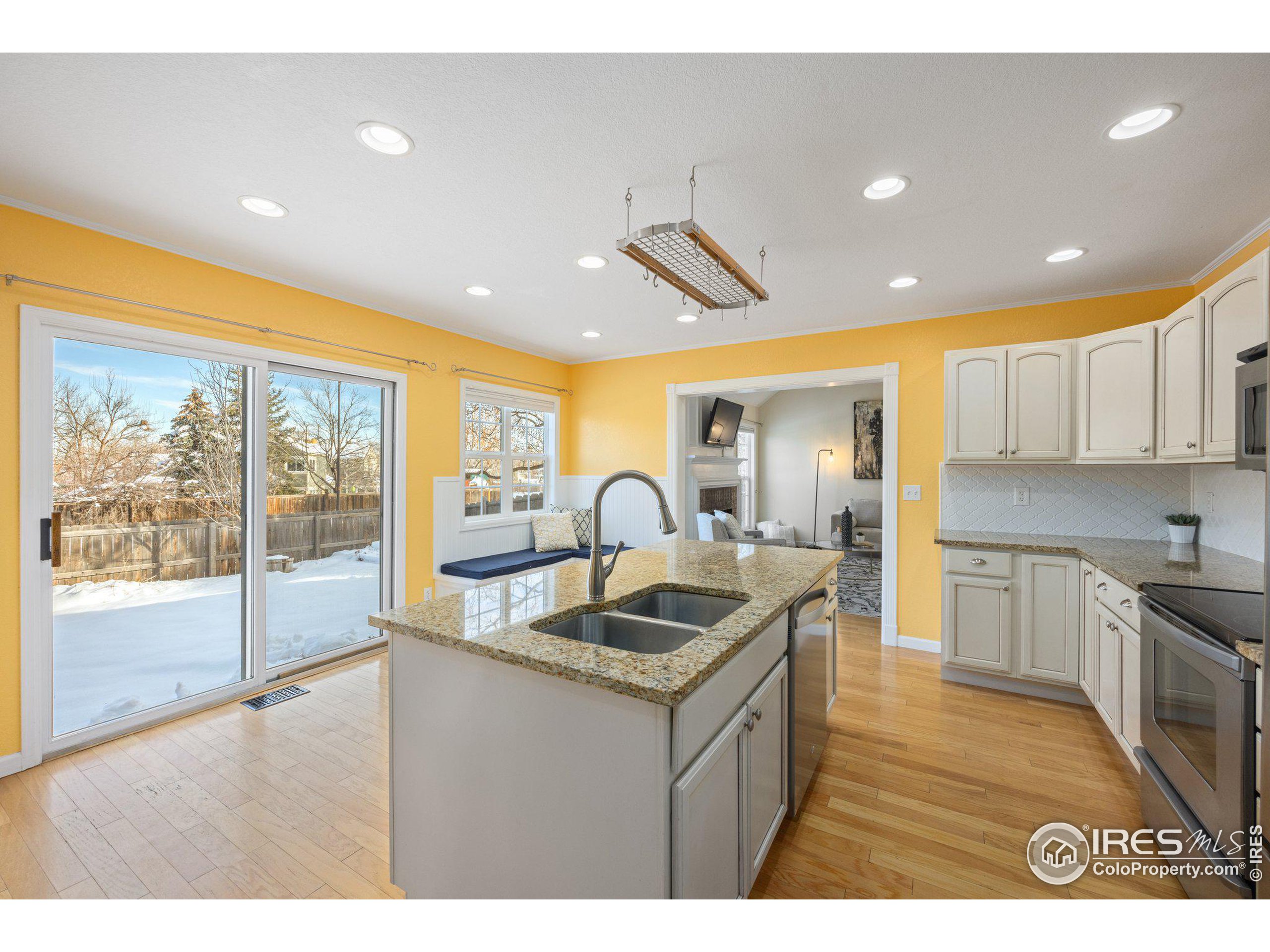 568 W Sandbar Cir