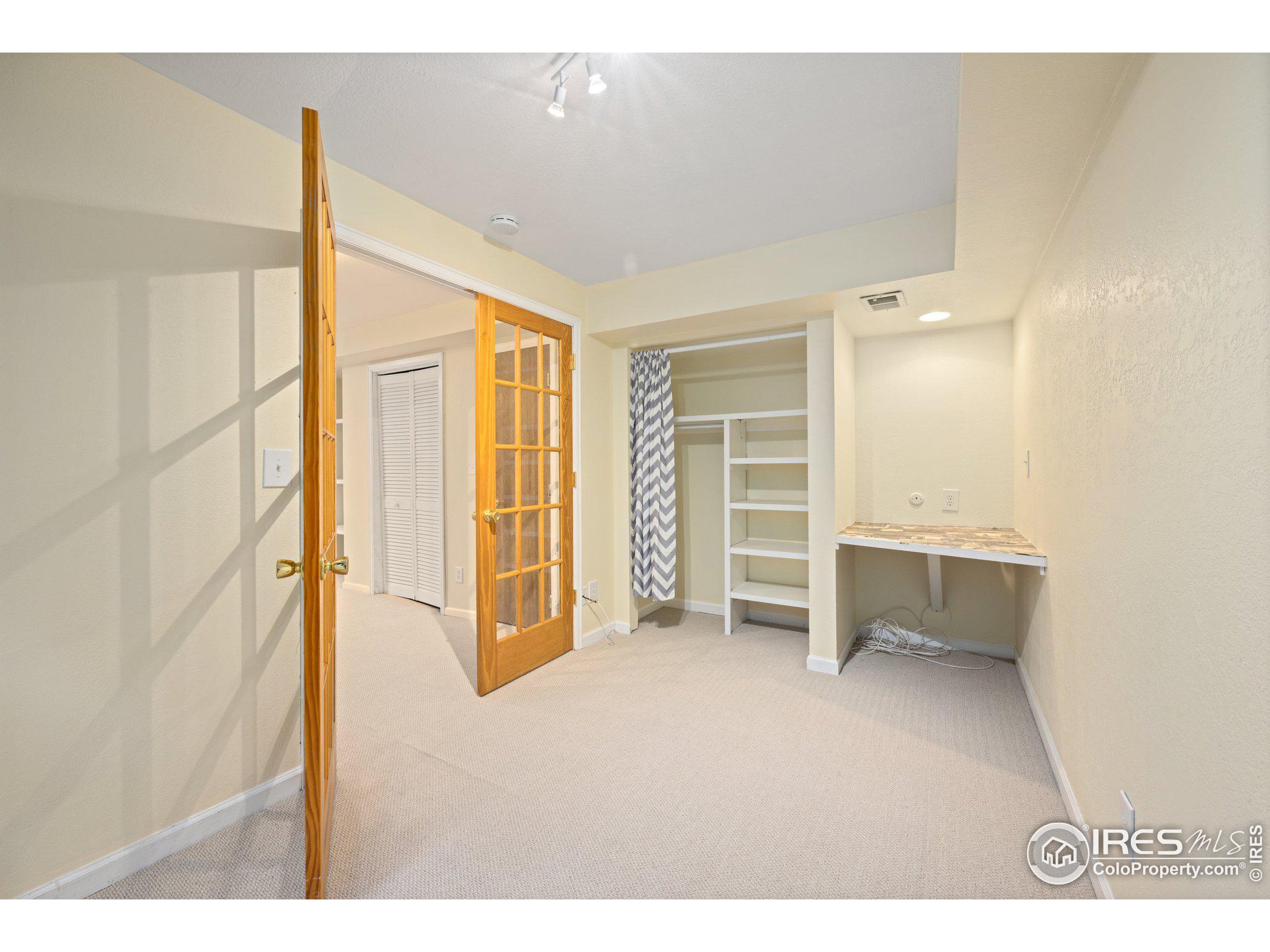 568 W Sandbar Cir