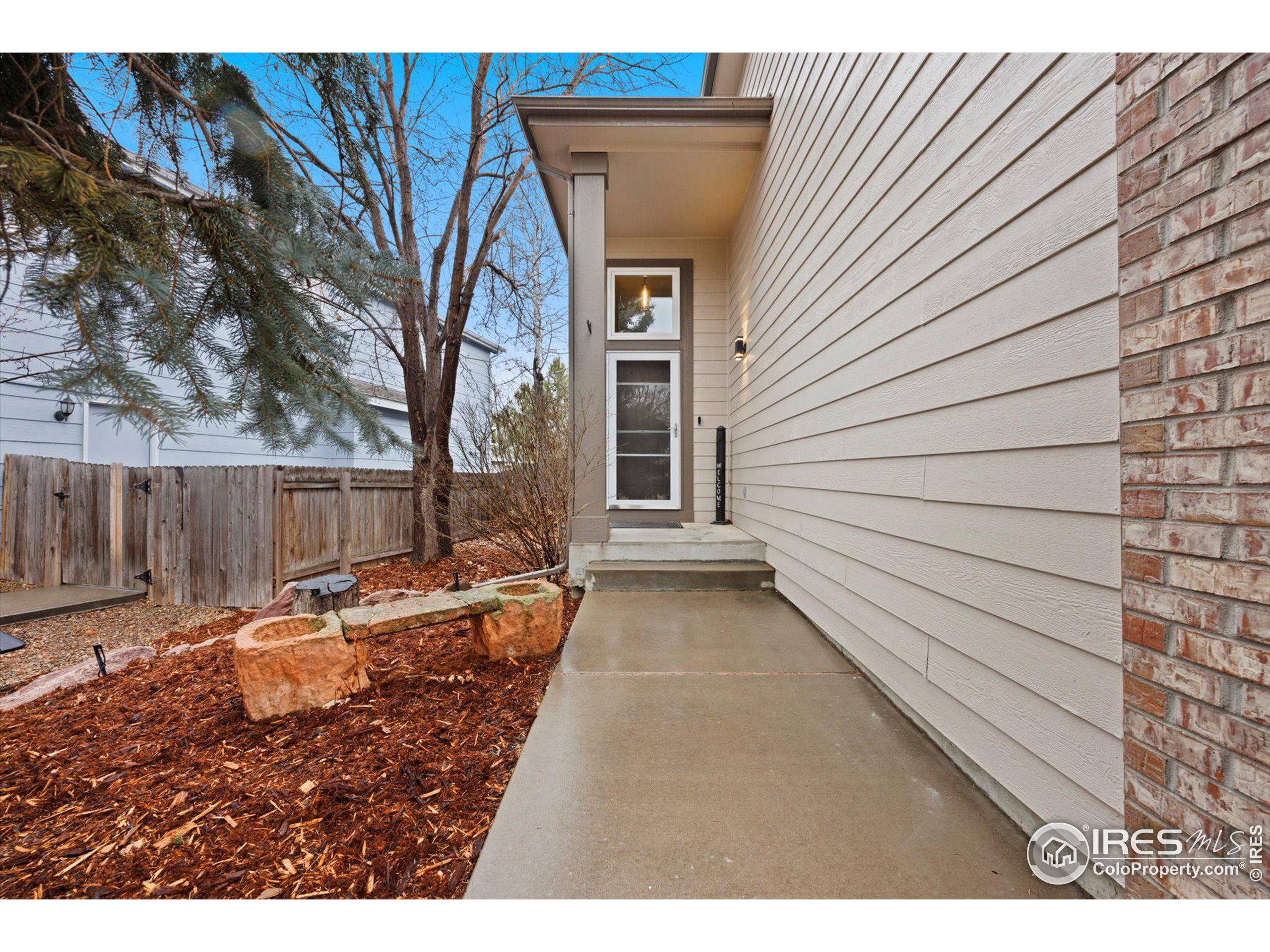 3441 Larkspur Dr