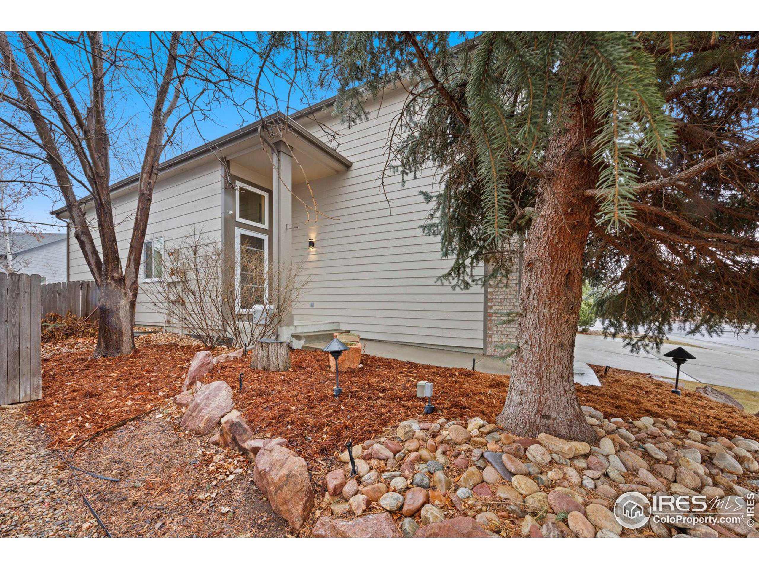 3441 Larkspur Dr