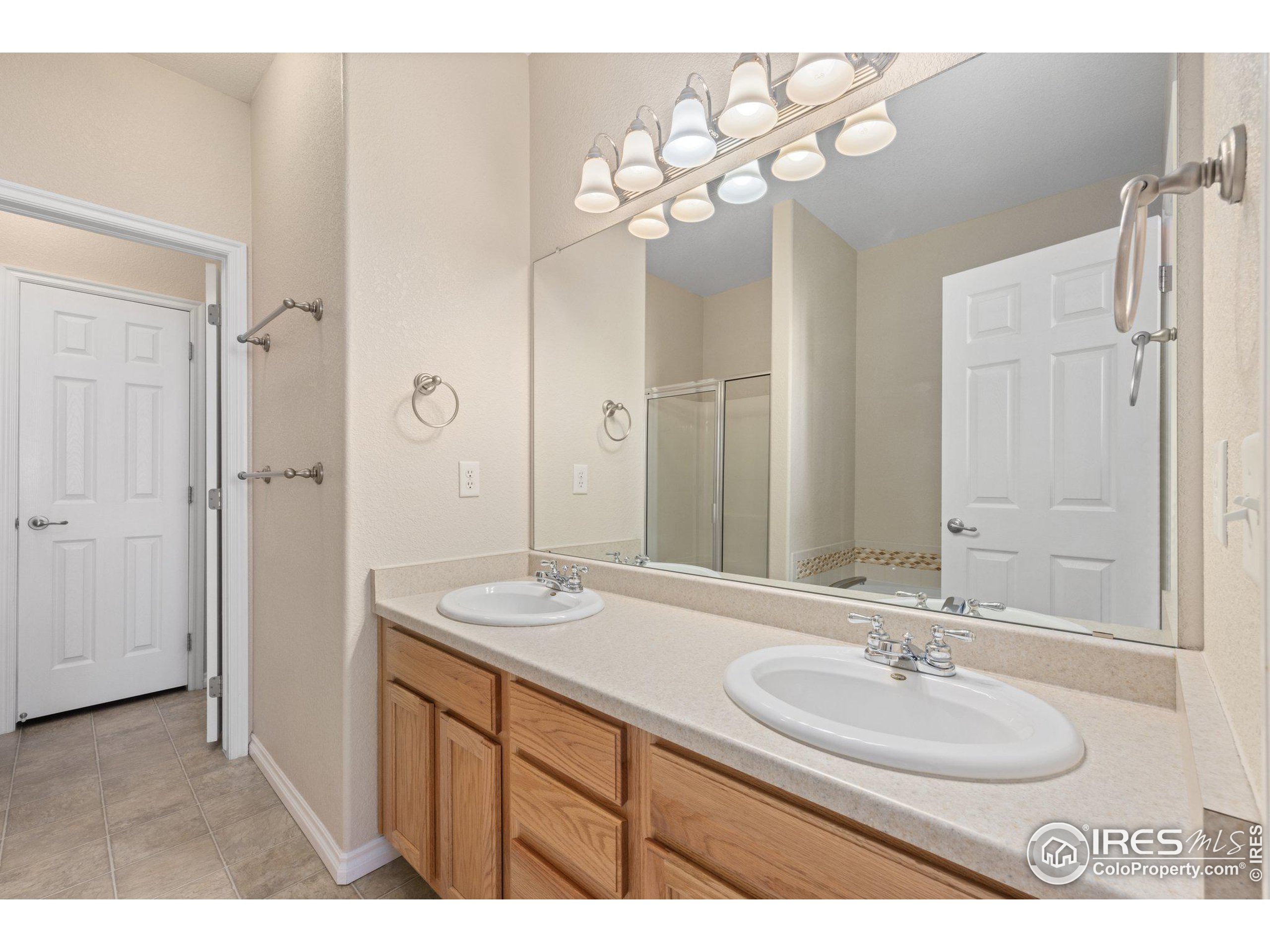 3307 Molly Ln