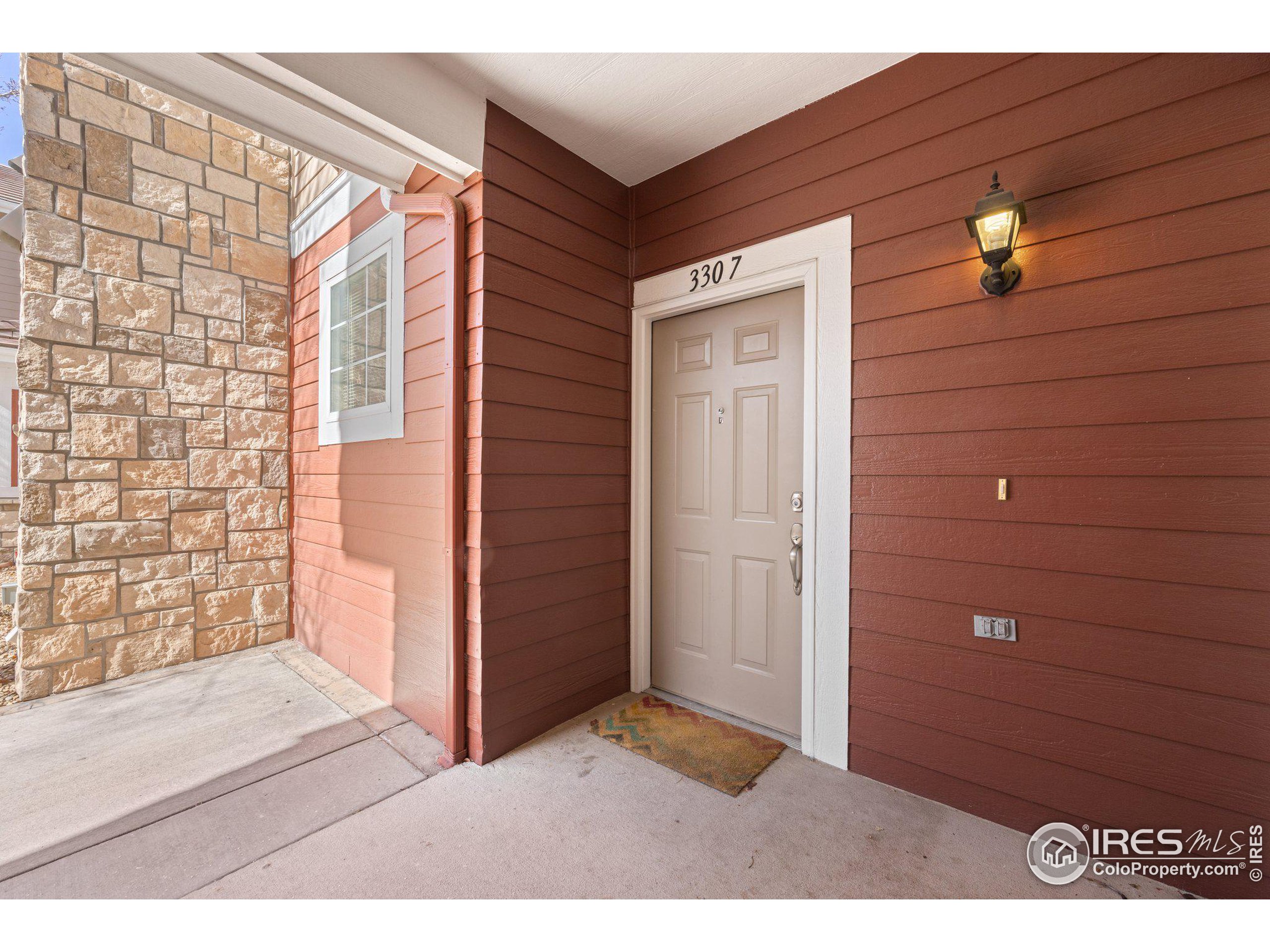 3307 Molly Ln