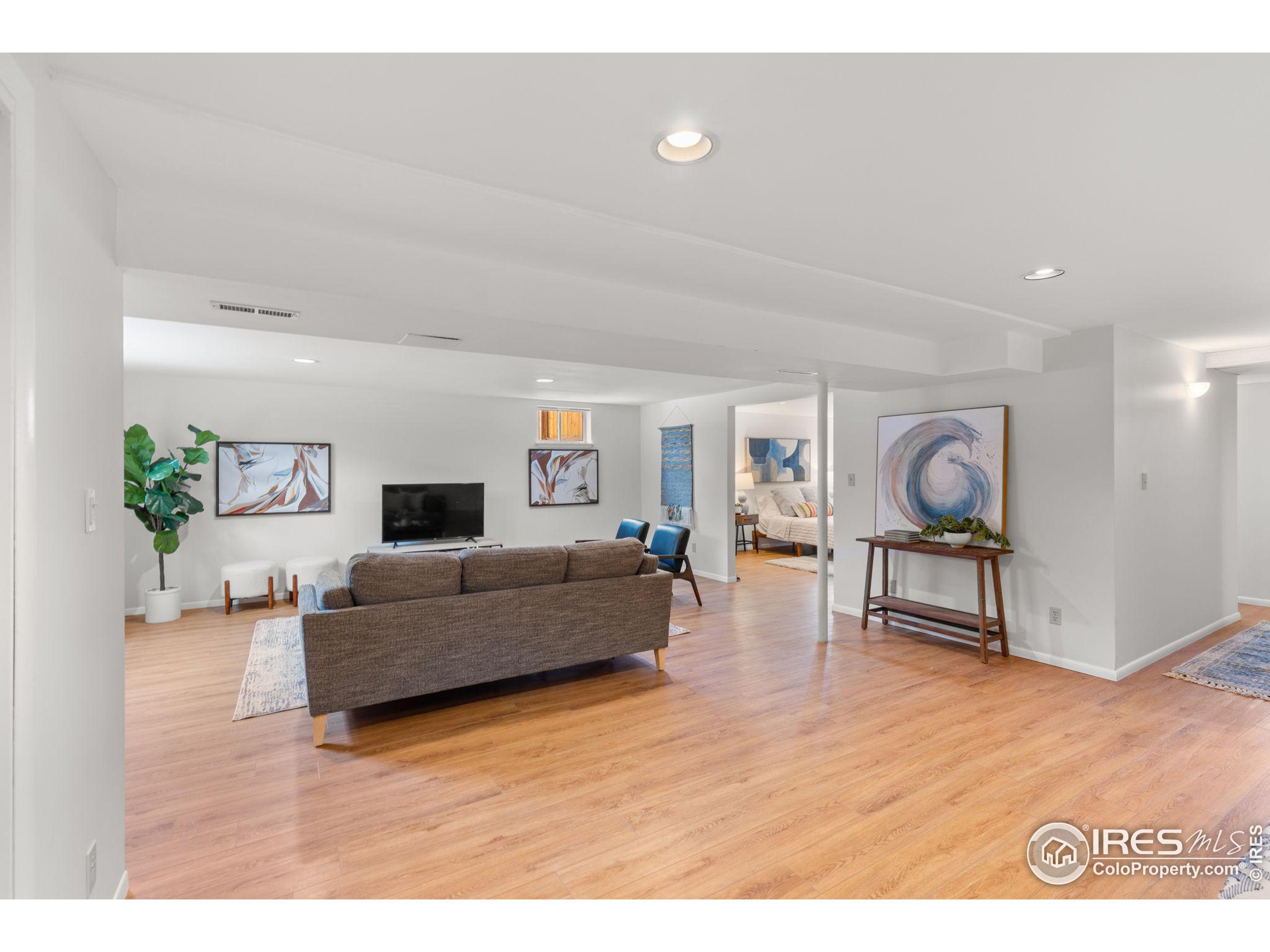 1355 Ithaca Dr