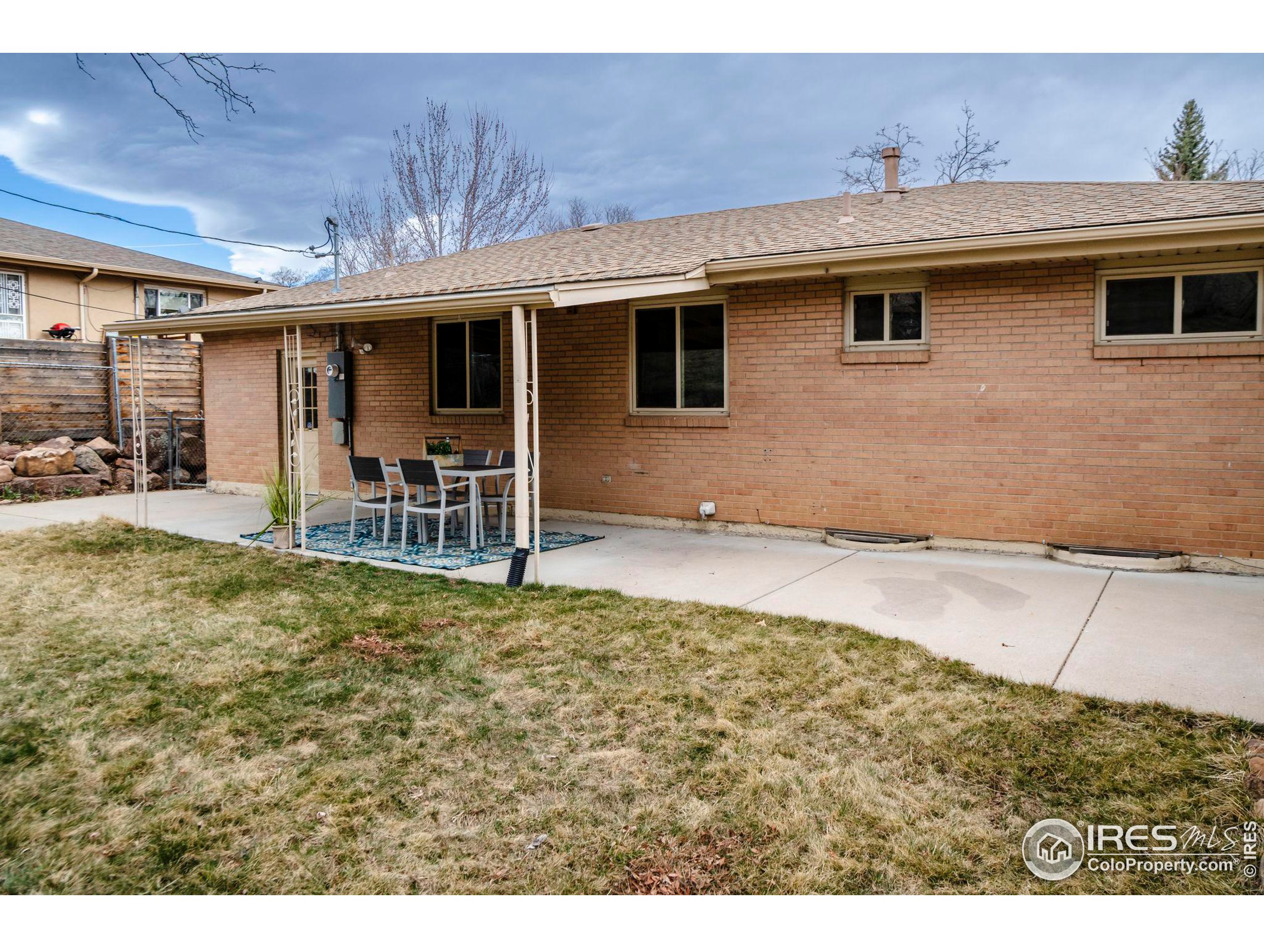 2900 Dover Dr