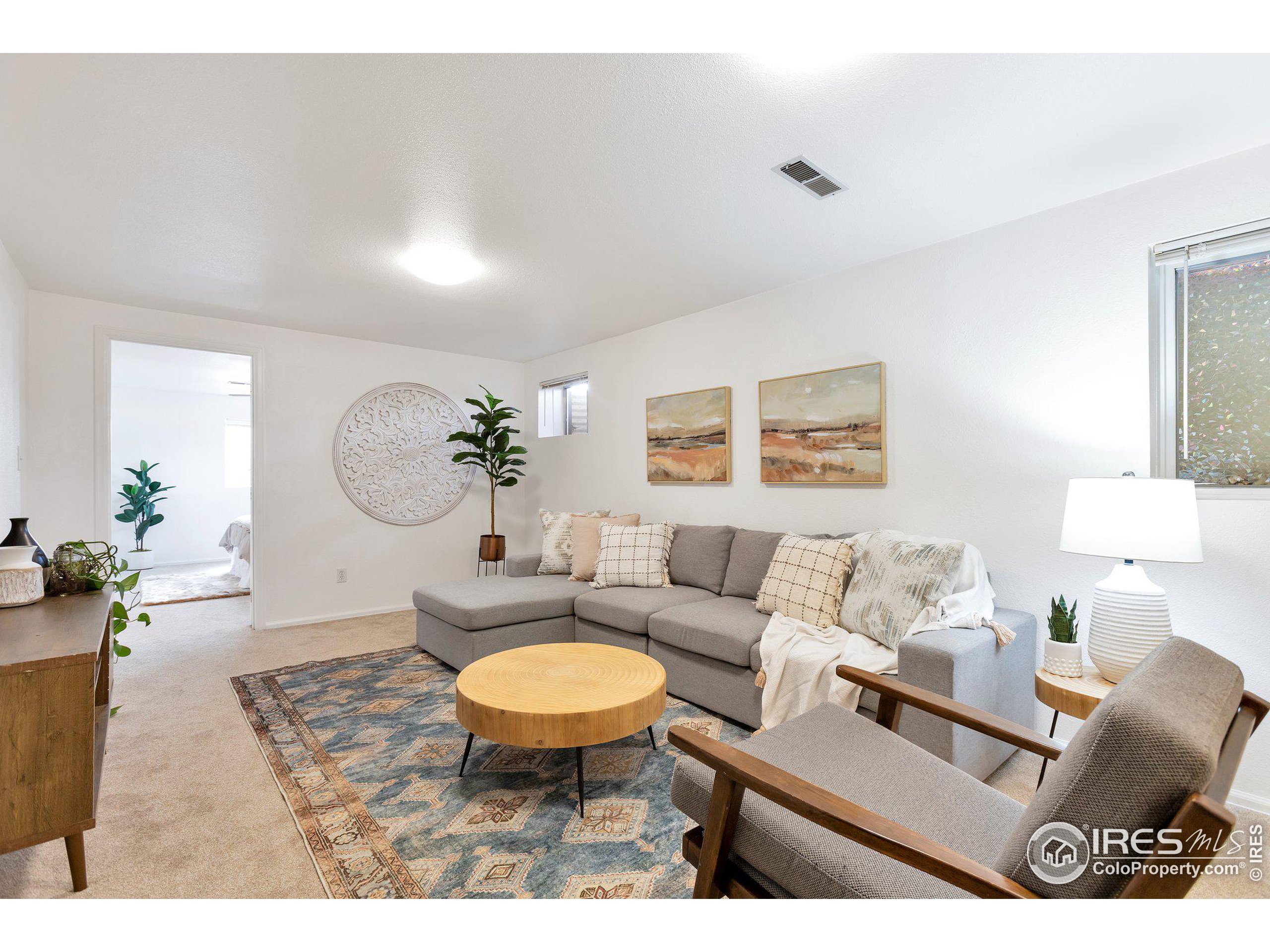 9954 Travis St