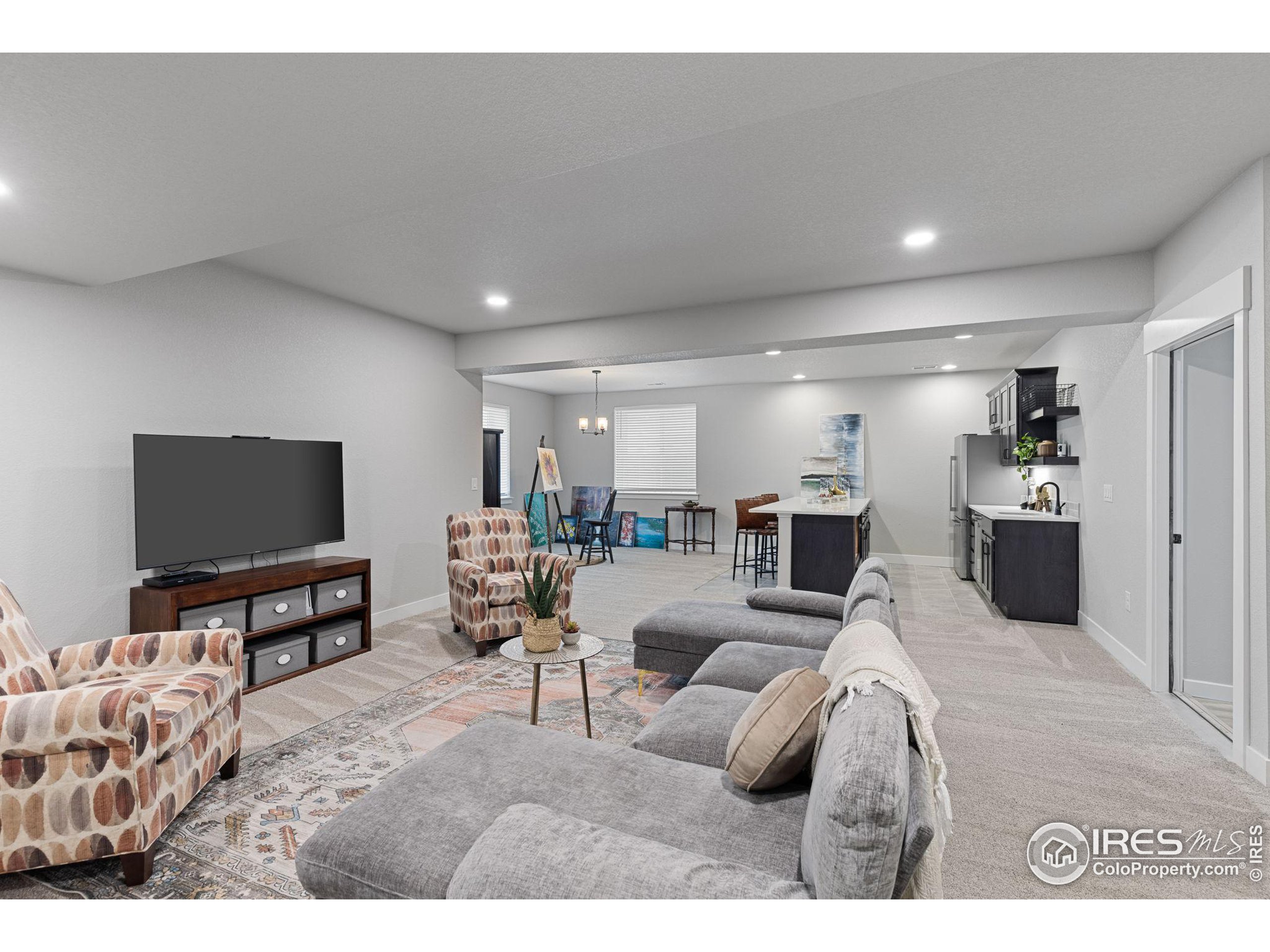 8455 Annapolis Dr
