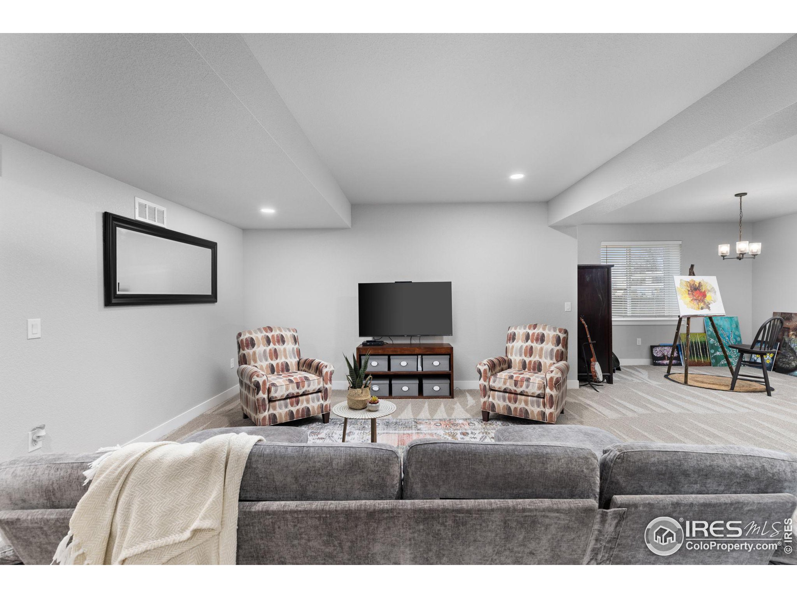 8455 Annapolis Dr
