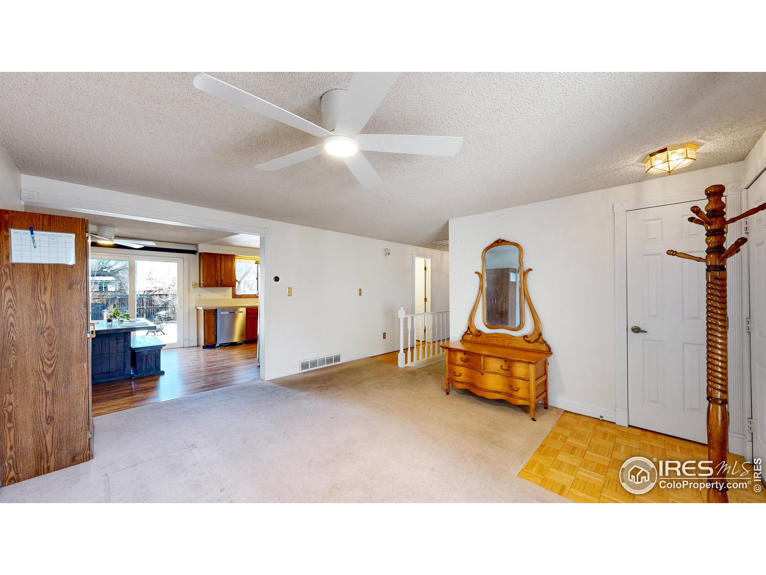 367 Hawthorn Dr