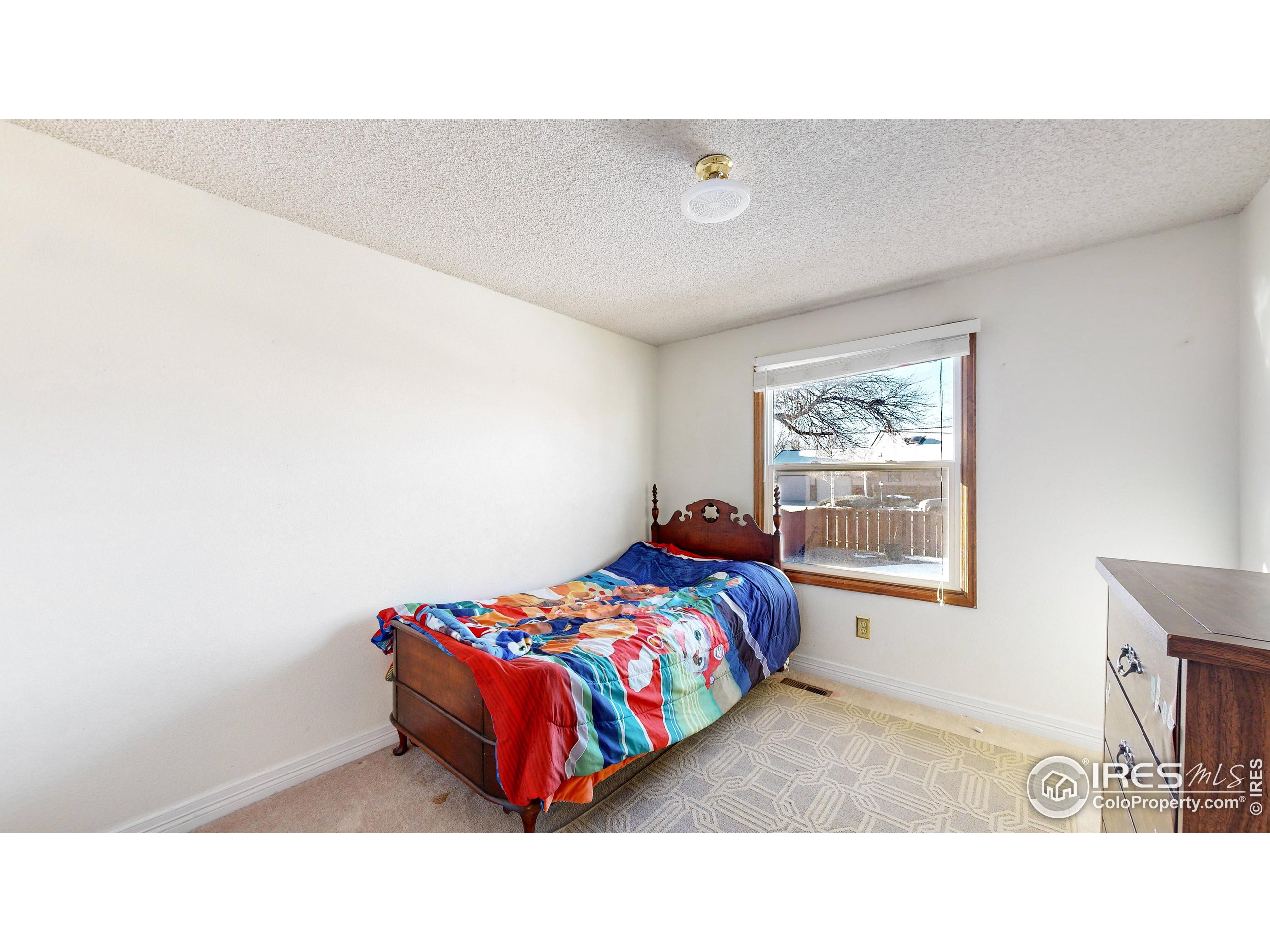367 Hawthorn Dr