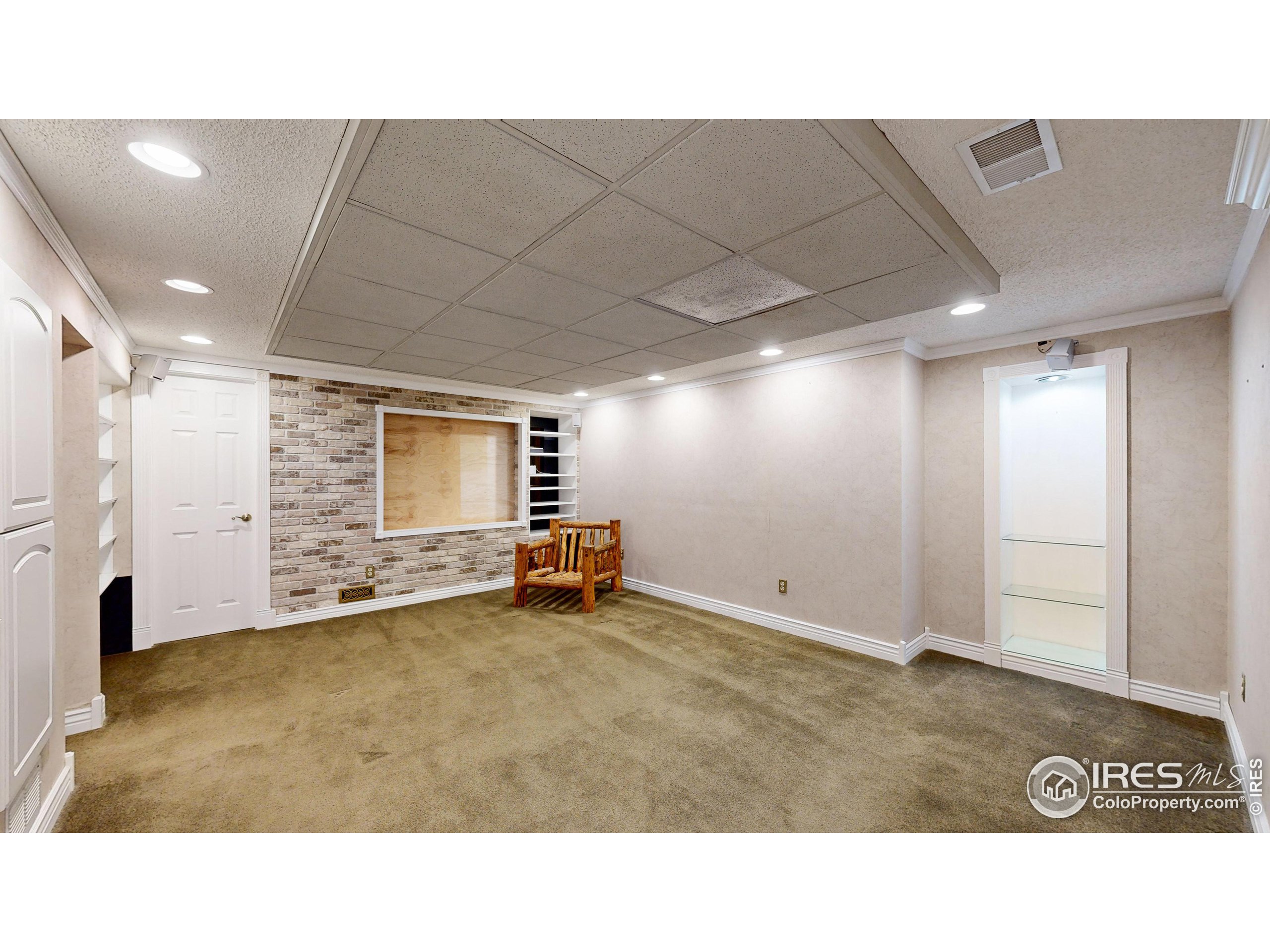 367 Hawthorn Dr